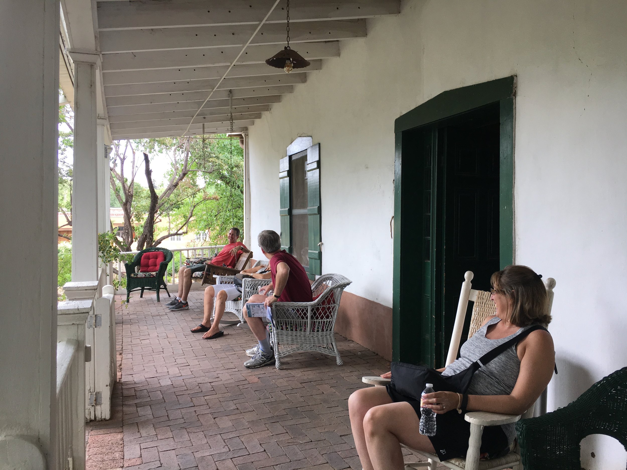 Doors, gardens, art along Santa Fe's Canyon Road - Digging