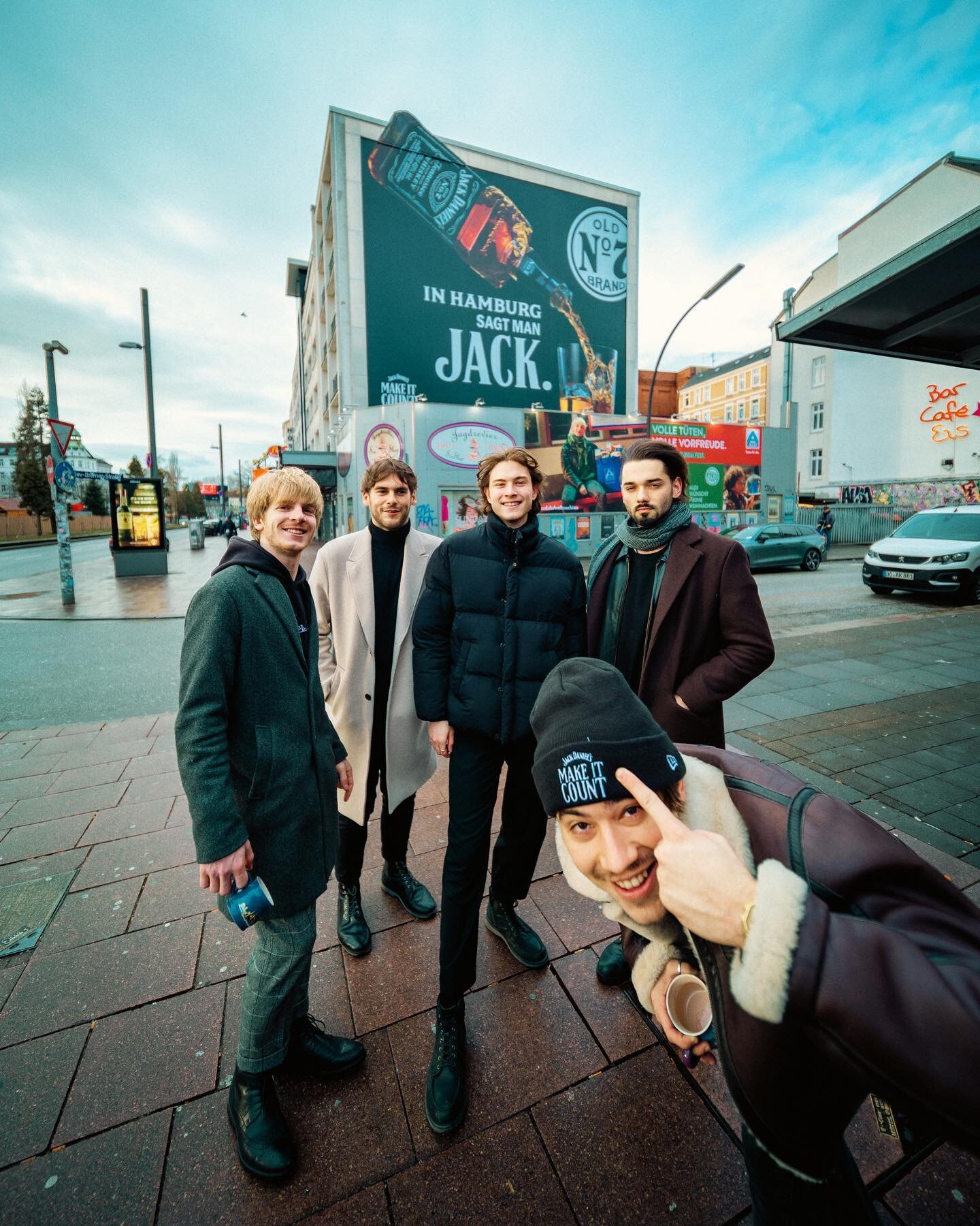 Hey, here&rsquo;s a cute pic from Hamburg. Also&hellip; 

🥁🥁drum roll🥁🥁

CARPE DIEM WORLD PREMIERE - TOMORROW AT 20.00 CET ON @rtv.slovenija 

AVAILABLE ON ALL MUSIC STREAMING PLATFORMS AT 21.00 CET

c u then

Joker Out ❤️

📷: @mark_pirc