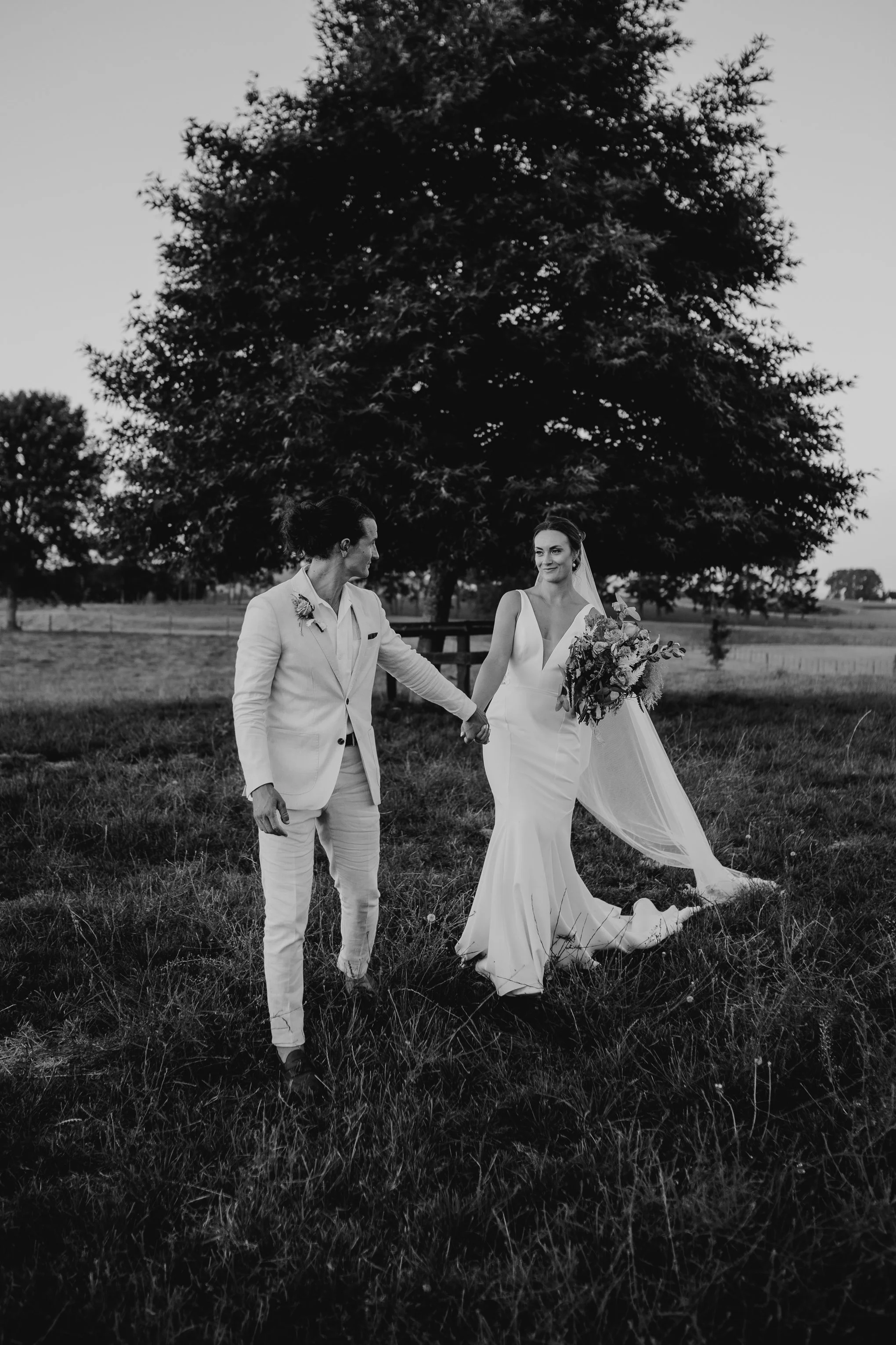 Hamilton wedding photographer || Red Barn wedding photographer