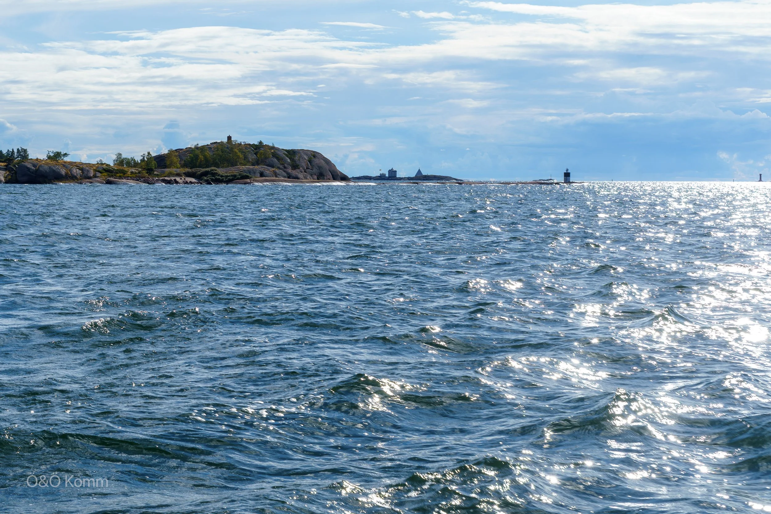On the way back, the wind had picked up considerably and the sailing was much livelier. In the distance, you can just make out Kobba Klintar.