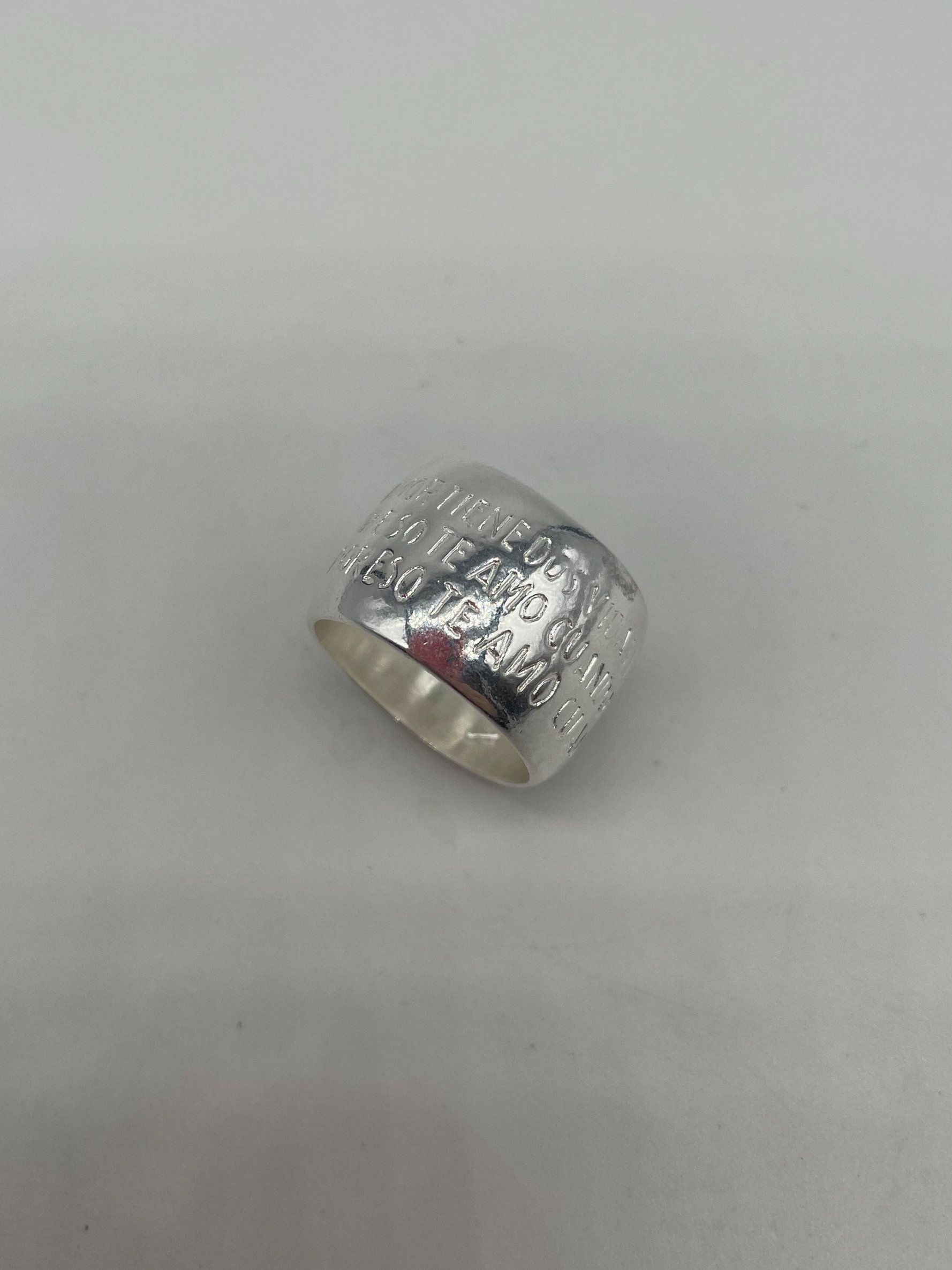 Argento 925 "Il mio amore ha due vite per amarti, per questo ti amo quando non ti amo, per questo ti amo quando ti amo" Neruda - €120.00