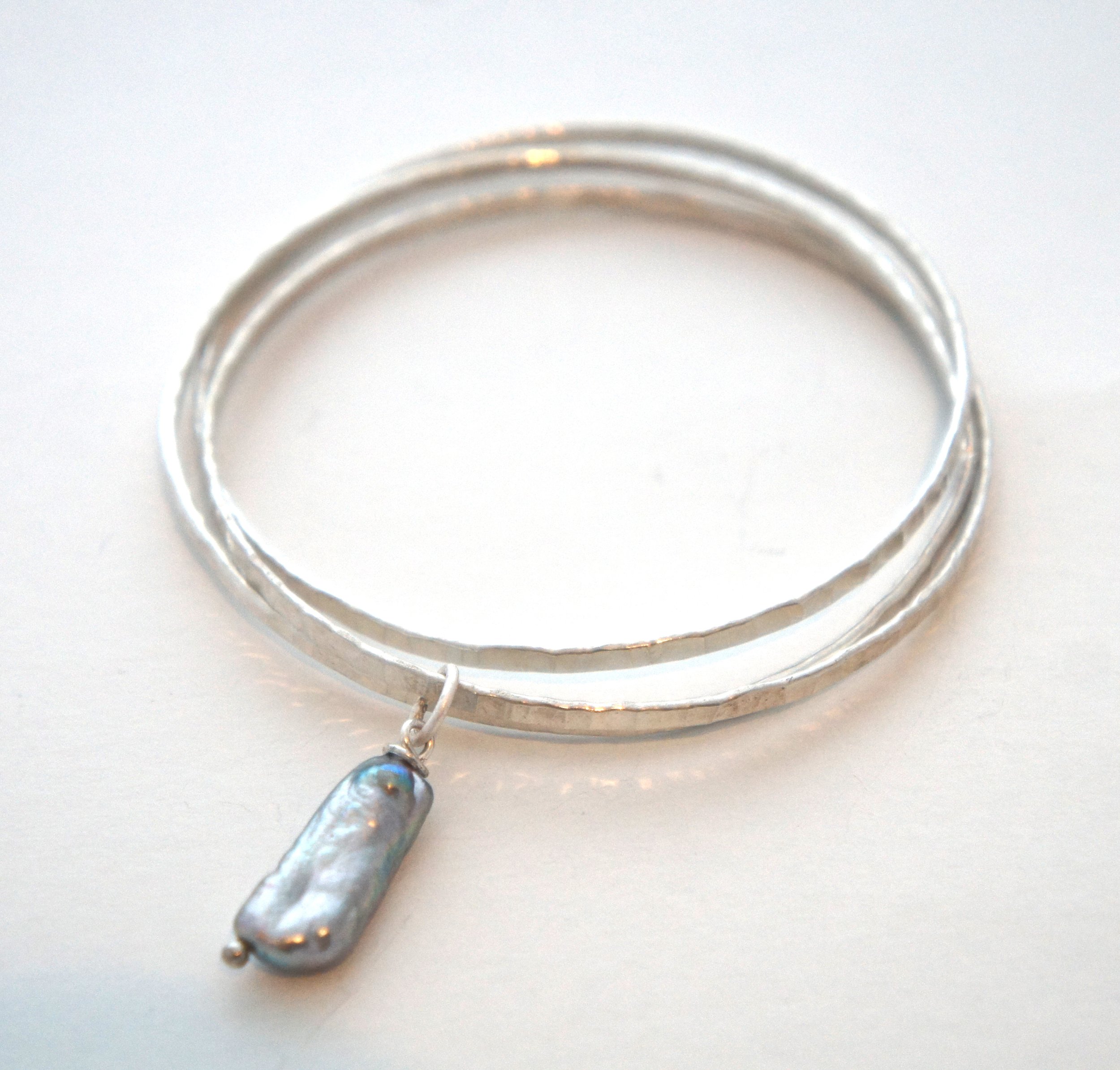 Hammered Interlocked Bangles with Pearl decoration