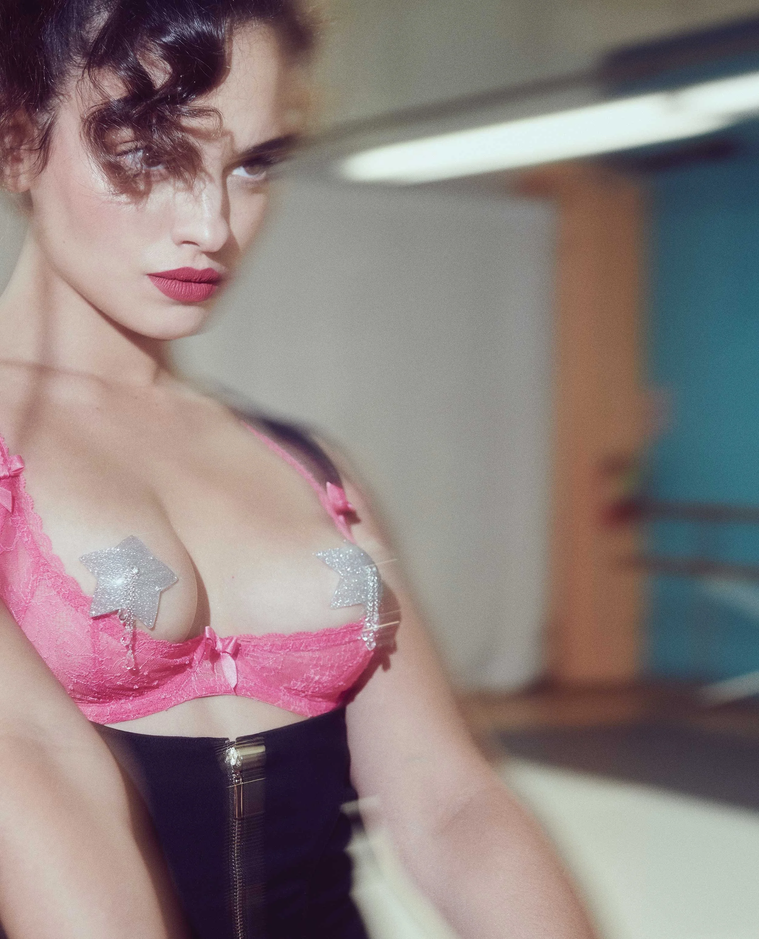 SS19_LOOKBOOK_CROP_CHESSIE-BLACK_STELLINE-SILVER_HINDA-FUSCHIA.jpg