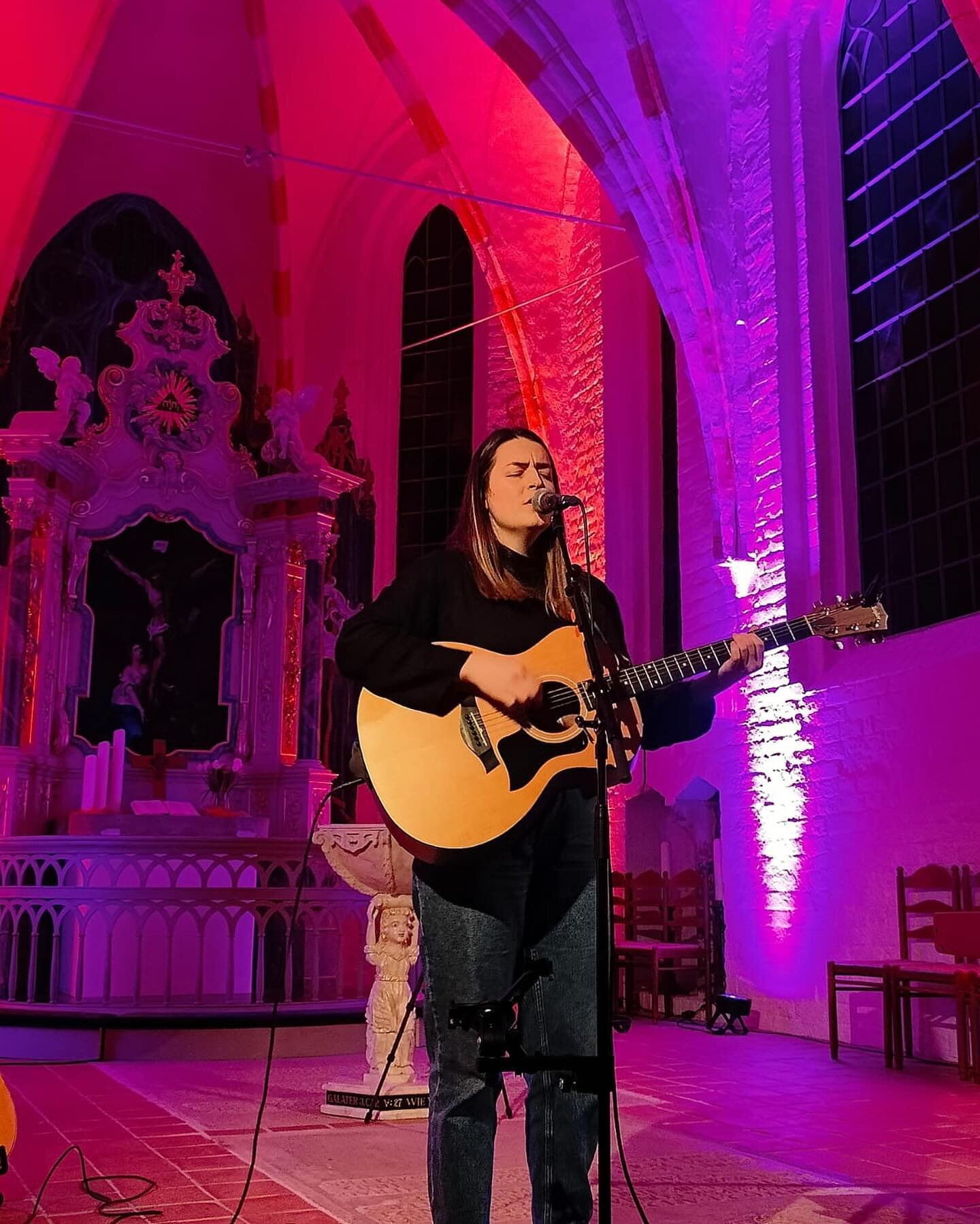 Sang some breakup songs for jesus last night. Thank you @begu.lemwerder and @timovondenberg for this dreamy venue and @dearjohnallen for the amazing concert! 🖤