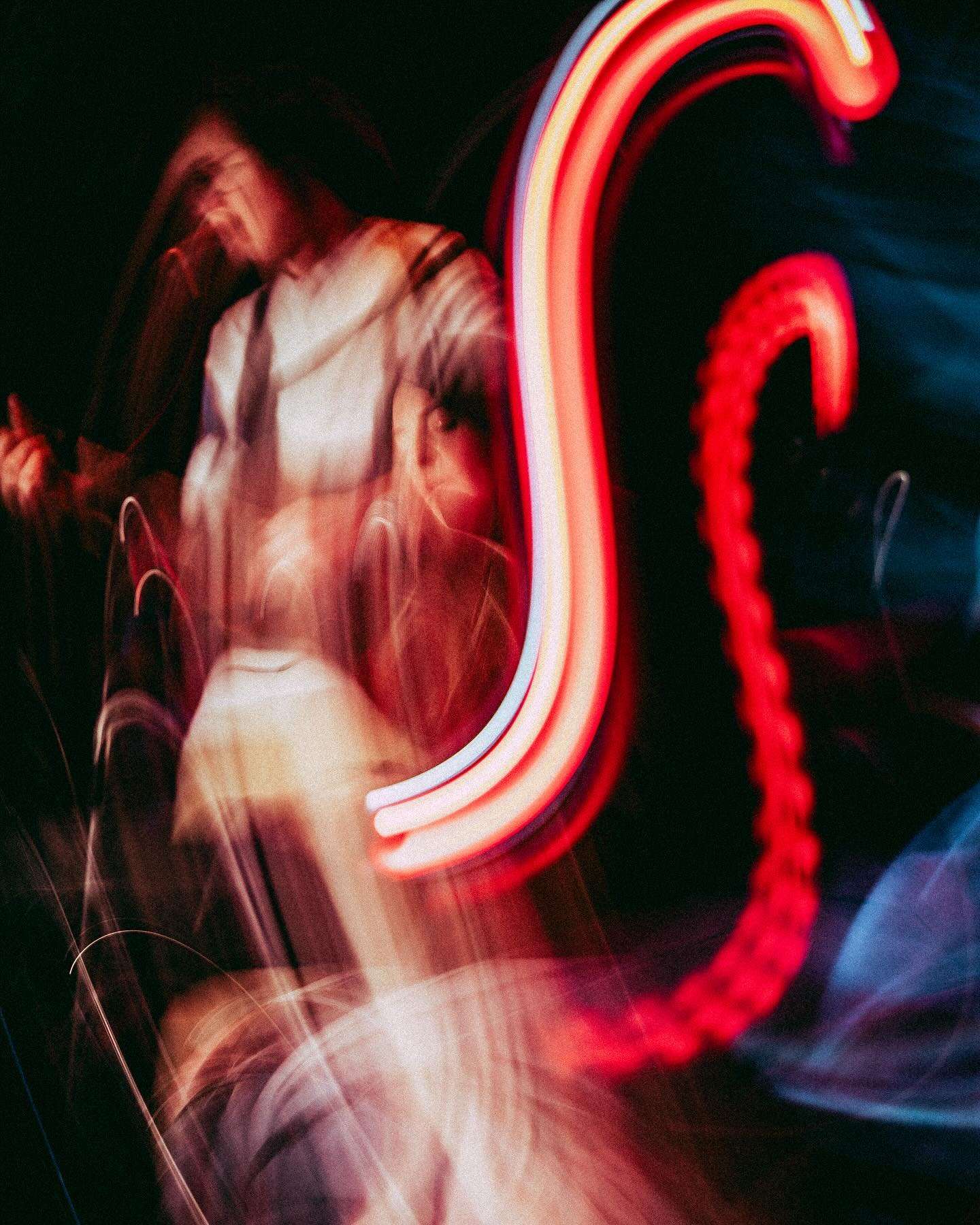 Last tuesday at @songcitytroy ✨ what a special night! so grateful for these beautiful artists I now get to call friends.
@caraharbinger 
@iangalipeaumusic 
@natalie_lynne 
@thisjaymaloney 
@girlloveband 
@camtron5000 
@sawyerfrdrx 
@arelimendozapann