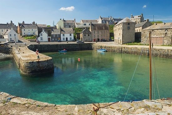 Friends on the NE coast, could any one recommend a (fairy cheap😅) nice place to stay in or around Portsoy please? We&rsquo;ll be attending the Wool at Portsoy woolly festival later in the summer and would like to book direct with an accommodation pr