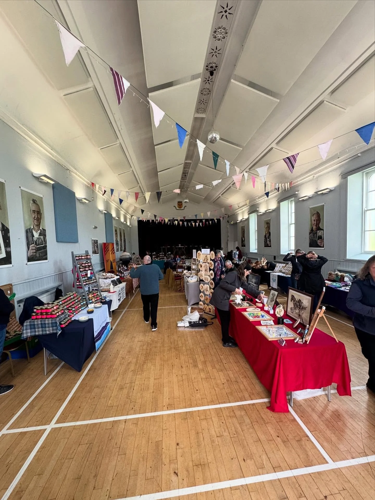 Come and see us in beautiful Cromarty for the craft market. A new one for me but lots of lovely stalls and very friendly stall neighbours. 🤗❤️ 

#communitymarket 
#cromarty 
#cromartyfirth 
 
#naturalinteriors
#interiordesign
#naturalsoftfurnishings
