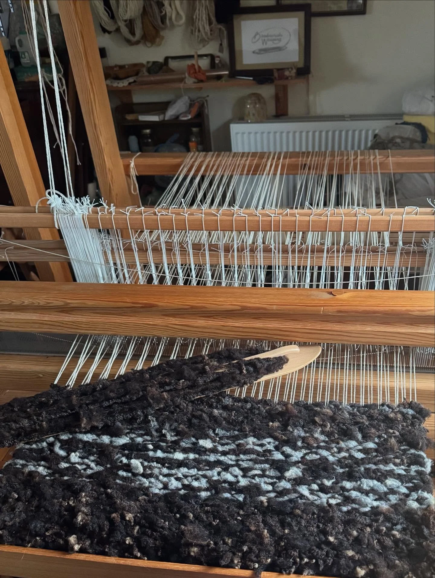 With shearing time looming (see what I did there!?) I am ready and willing to accept commissions to weave you a lovely rug from your favourite woolly friend! 
Get in touch if youd like me to make a gorgeous squishy and very cosy rug from your fleece 