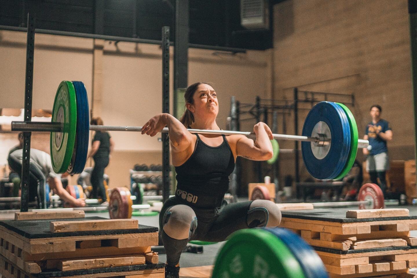 @jlaphilliph uncorking 75kg/165lbs from the blocks during a recent large friday. 

📸 @superwellco 

#mkebarbell #weightlifting #cleanandjerk