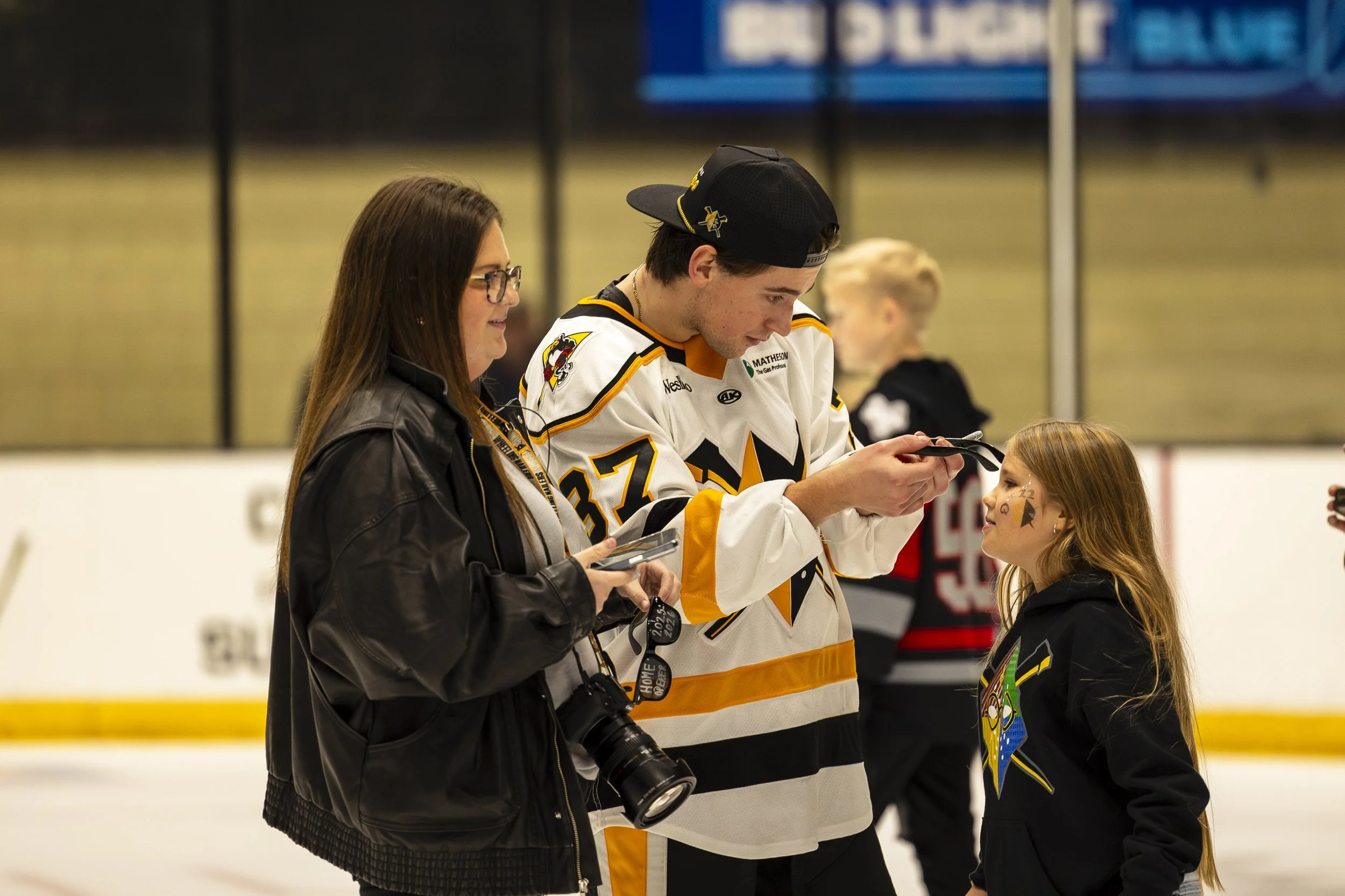 Skating_SundaySkate_WheelingNailers_Nov2_RachelLilyAbramson-4.jpg