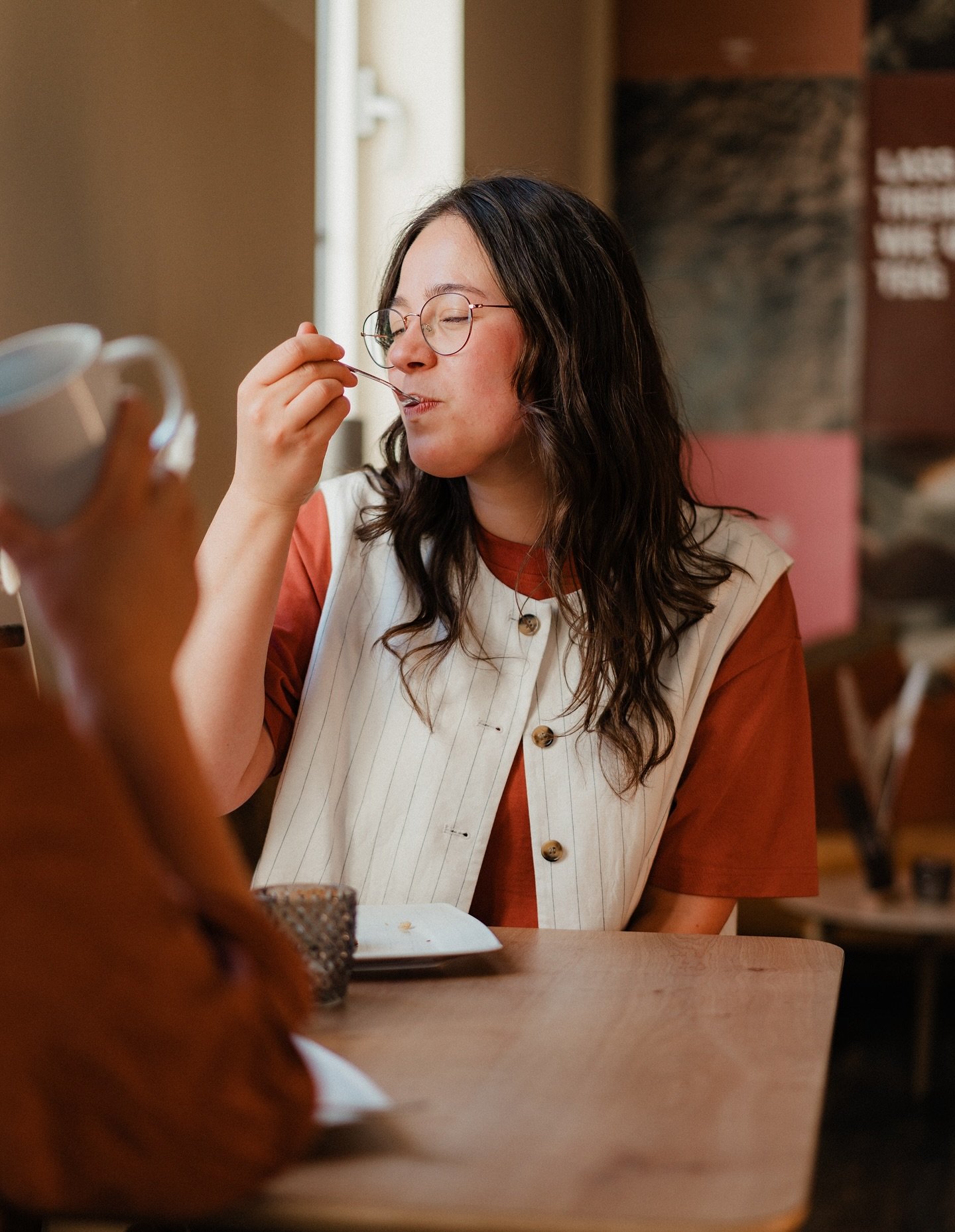 Kaffee + Kuchen + Freundinnen &amp; Freunde = ❤️
Markiere die Person mit der du das n&auml;chste Coffee Date haben m&ouml;chtest. ☕️ 

Kommt gern in unserer Filiale mit Caf&eacute; in St. Egidien vorbei!
📍Lichtensteiner Str. 4, 09356 St. Egidien