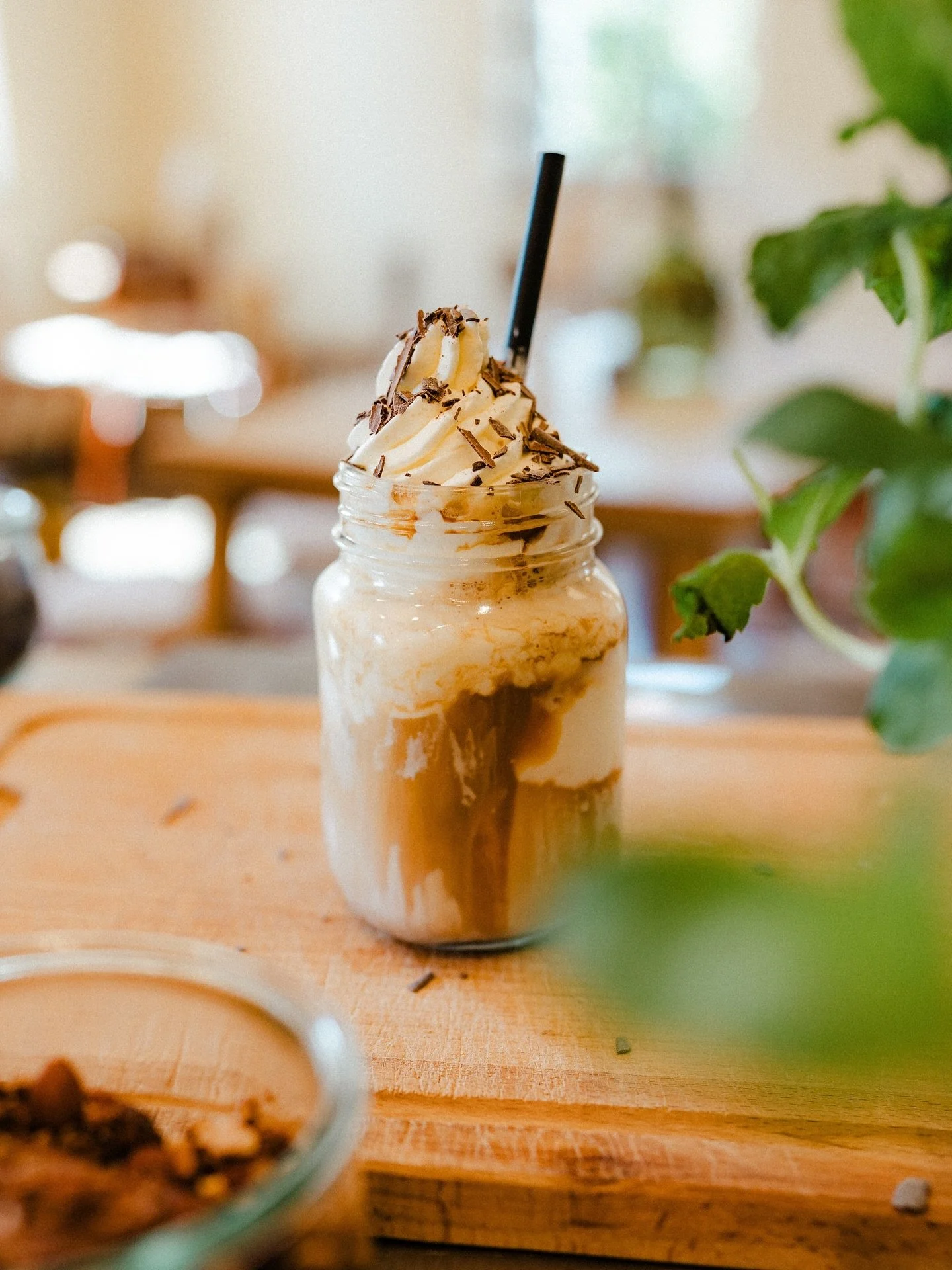 Wie w&auml;r&rsquo;s mit einem leckeren Eiskaffee 🍧 ☕️ in unserem Caf&eacute; in St. Egidien?