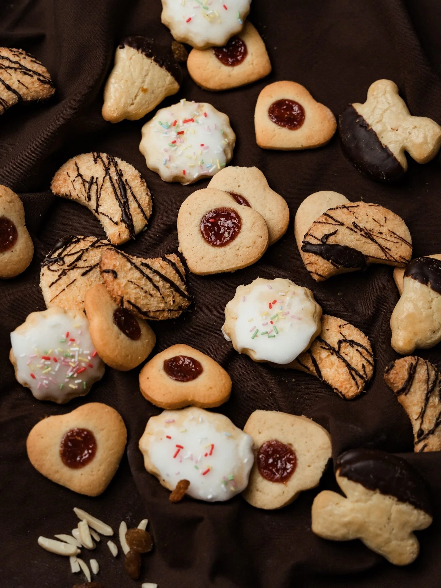 🎄 ADVENTS-GEWINNSPIEL 🎄
Gewinne einen leckeren 2-Pfund-Stollen nach Opas Rezept im Wert von 24,00 Euro. 
&nbsp;
Wie nehme ich am Gewinnspiel teil?
&nbsp;
👉🏼 Like diesen Beitrag
👉🏼 Folge @baeckerei_korb 
👉🏼 Markiere mindestens eine oder mehr P