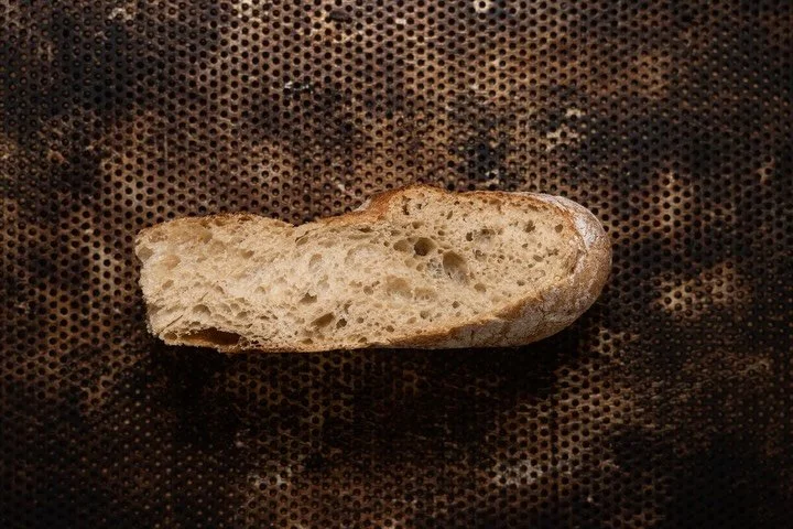Jede Scheibe erz&auml;hlt ihre eigene Geschichte. 🍞
Von echtem Handwerk, Zeit und ganz viel Erfahrung &uuml;ber Generationen hinweg. Bei der B&auml;ckerei Korb backen wir Brot langsam, mit nat&uuml;rlichen Zutaten und viel Liebe zum Detail &ndash; f