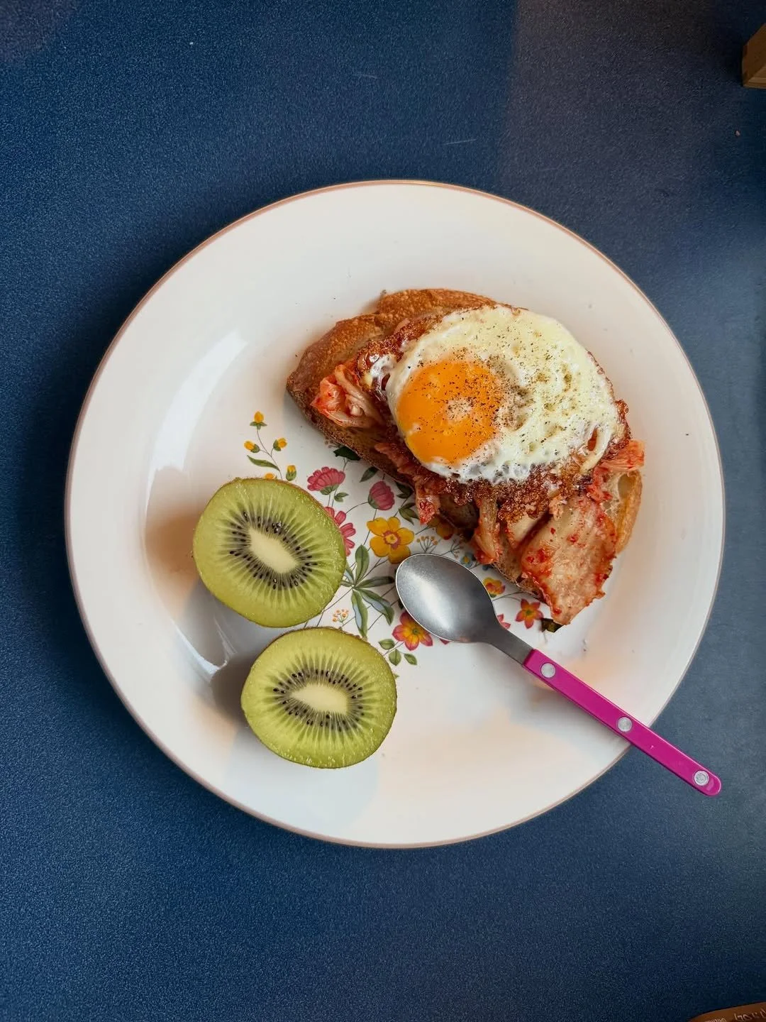 A favorite around here. Kimchi toast, fried egg and a side of fruit. Kiwis are great.