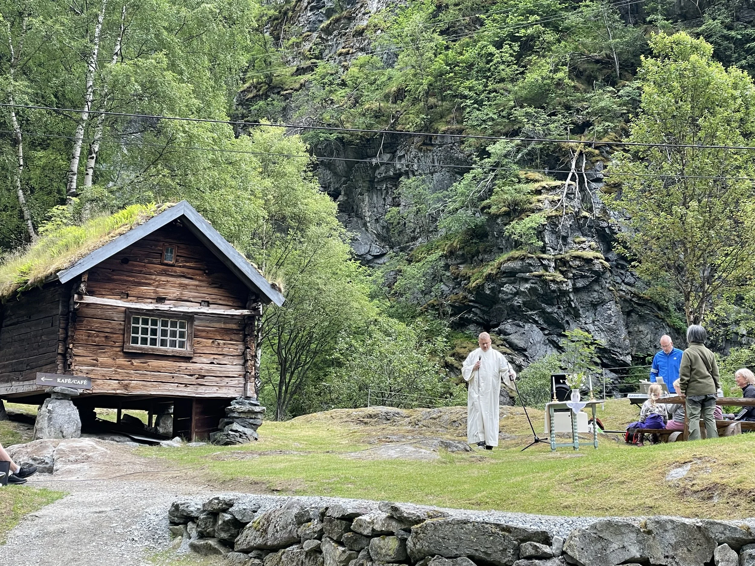 Church service under Skåri