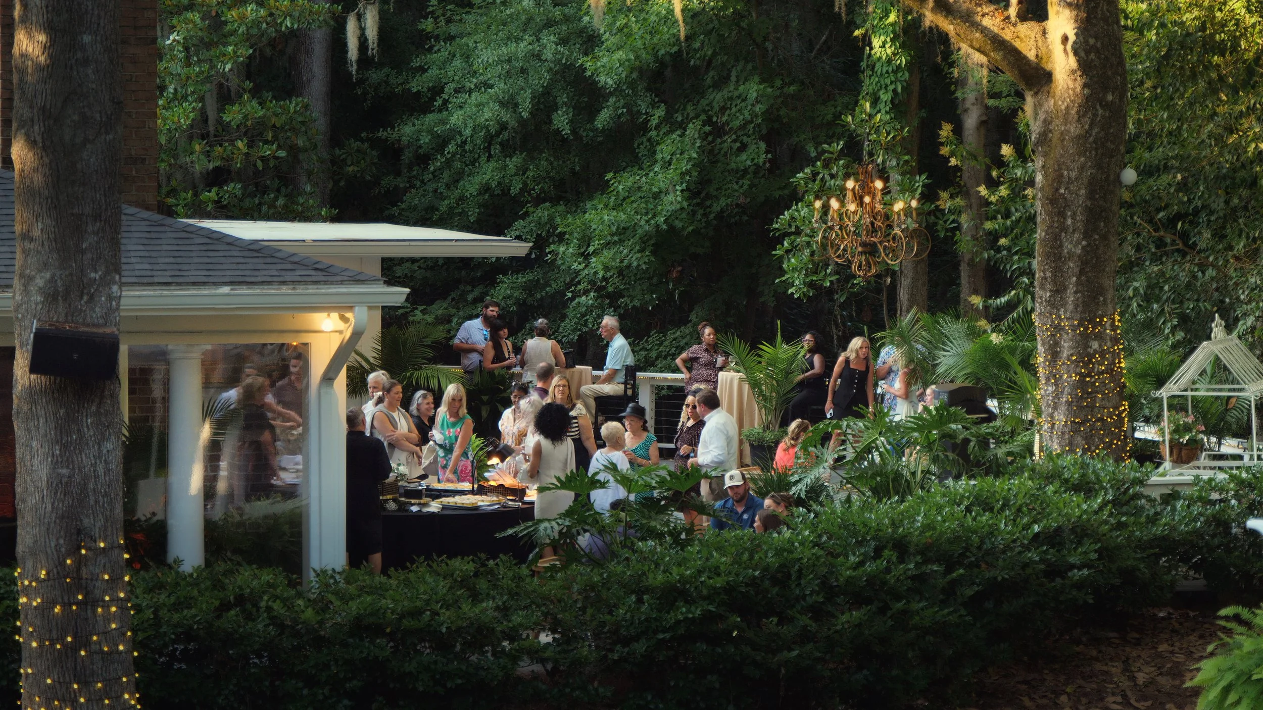 Outdoor Lounge Conversations