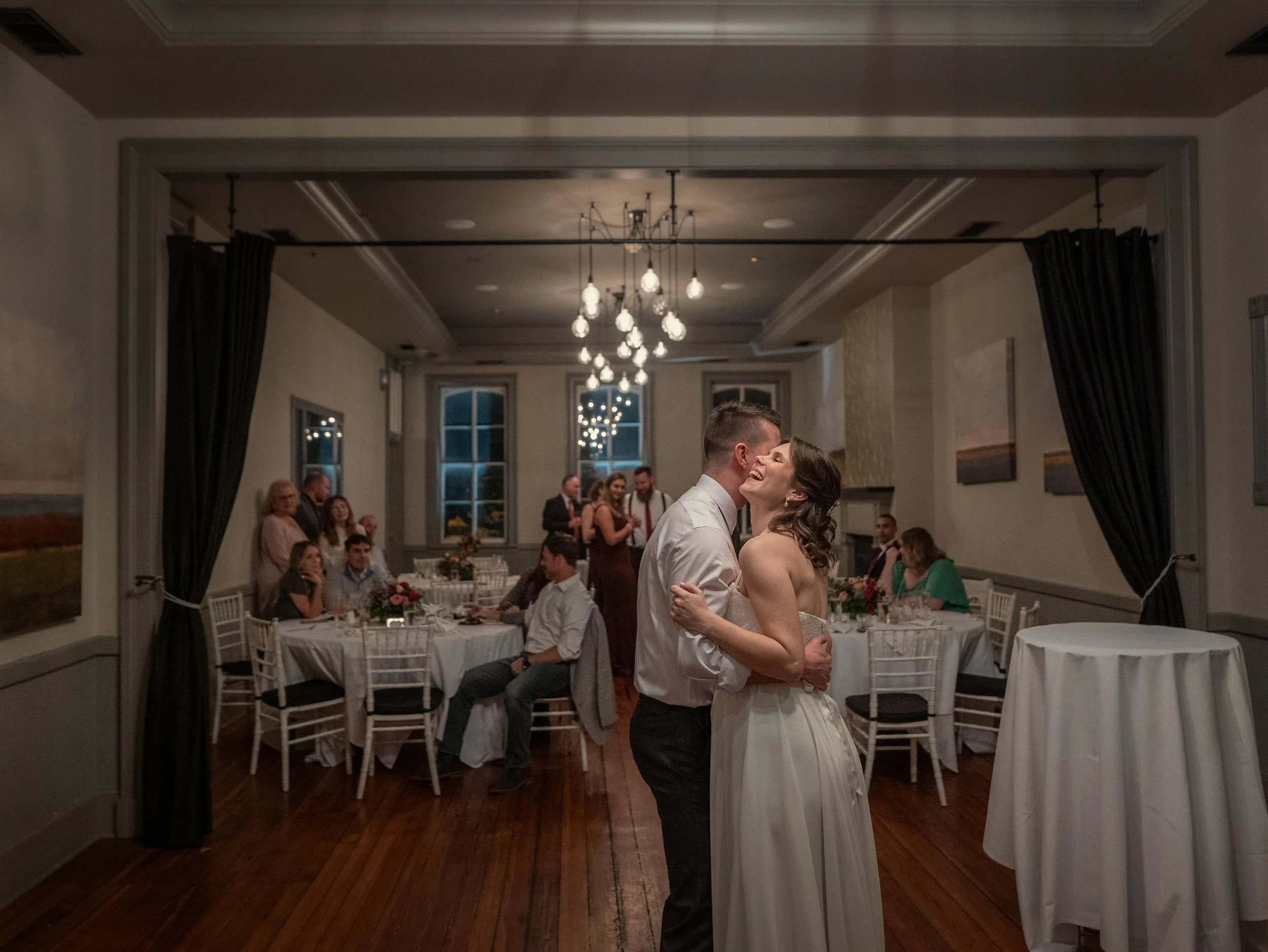 tim-daniella-first-dance-savannah-micro-wedding.jpg