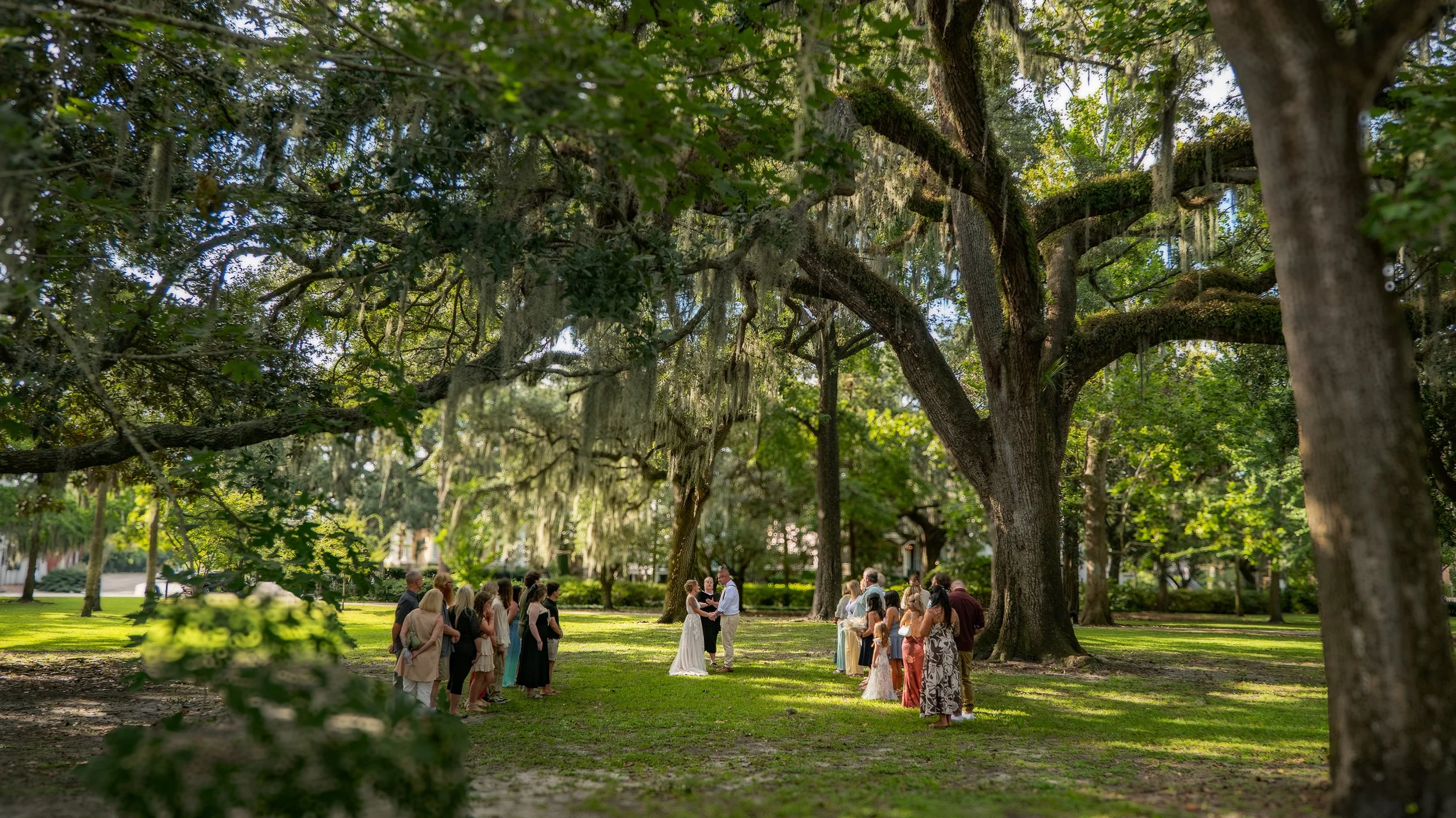 Wedding ceremony officiated by a Savannah wedding officiant at Forsyth Park