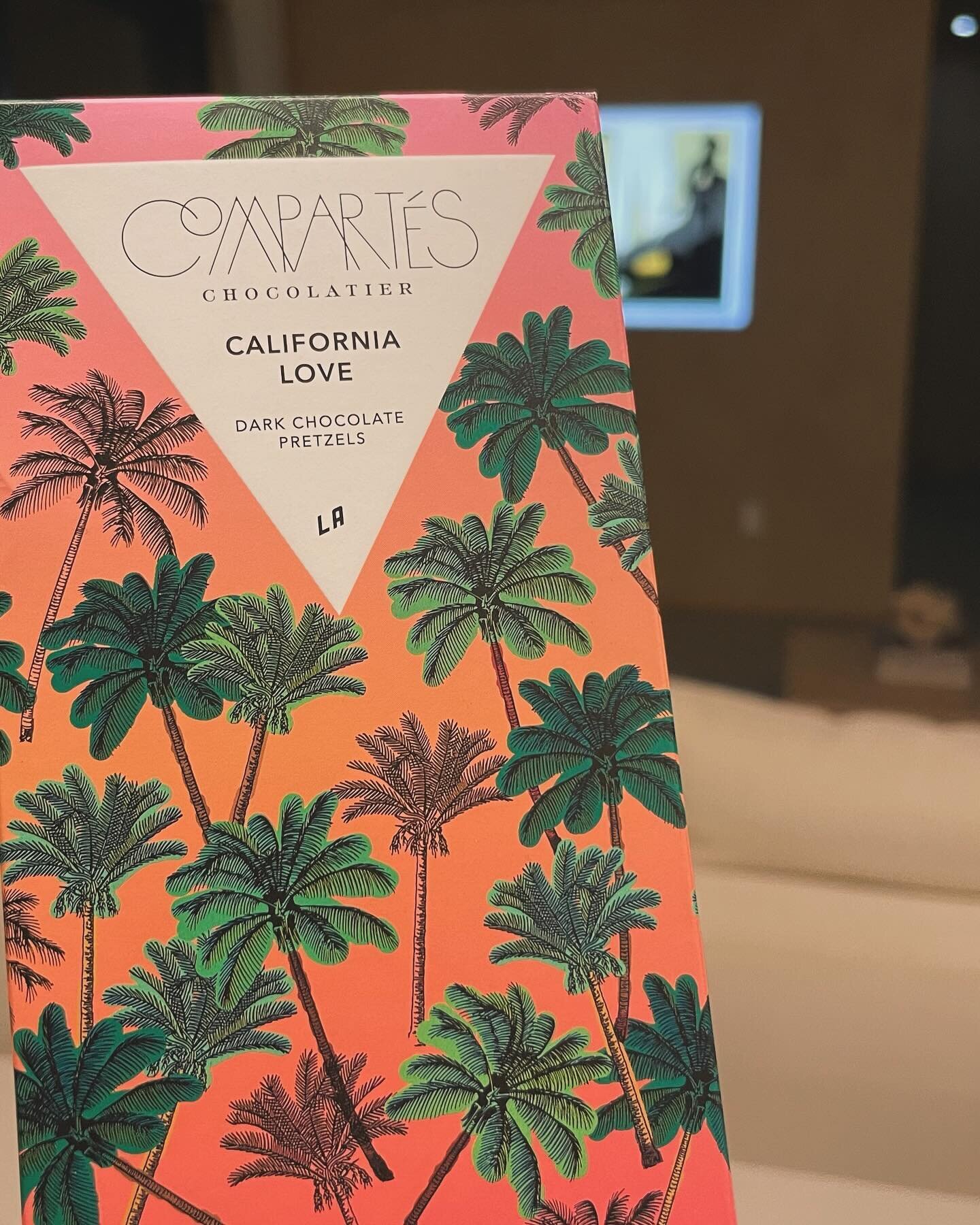 It's our tradition to greet our guests with a delicious @compartes chocolate bar. This month, we're spreading &quot;California Love,&quot; which is made of dark chocolate, pretzels, and, obviously, love ;)

#airbnb #yosemite #vacationrental #airbnb #