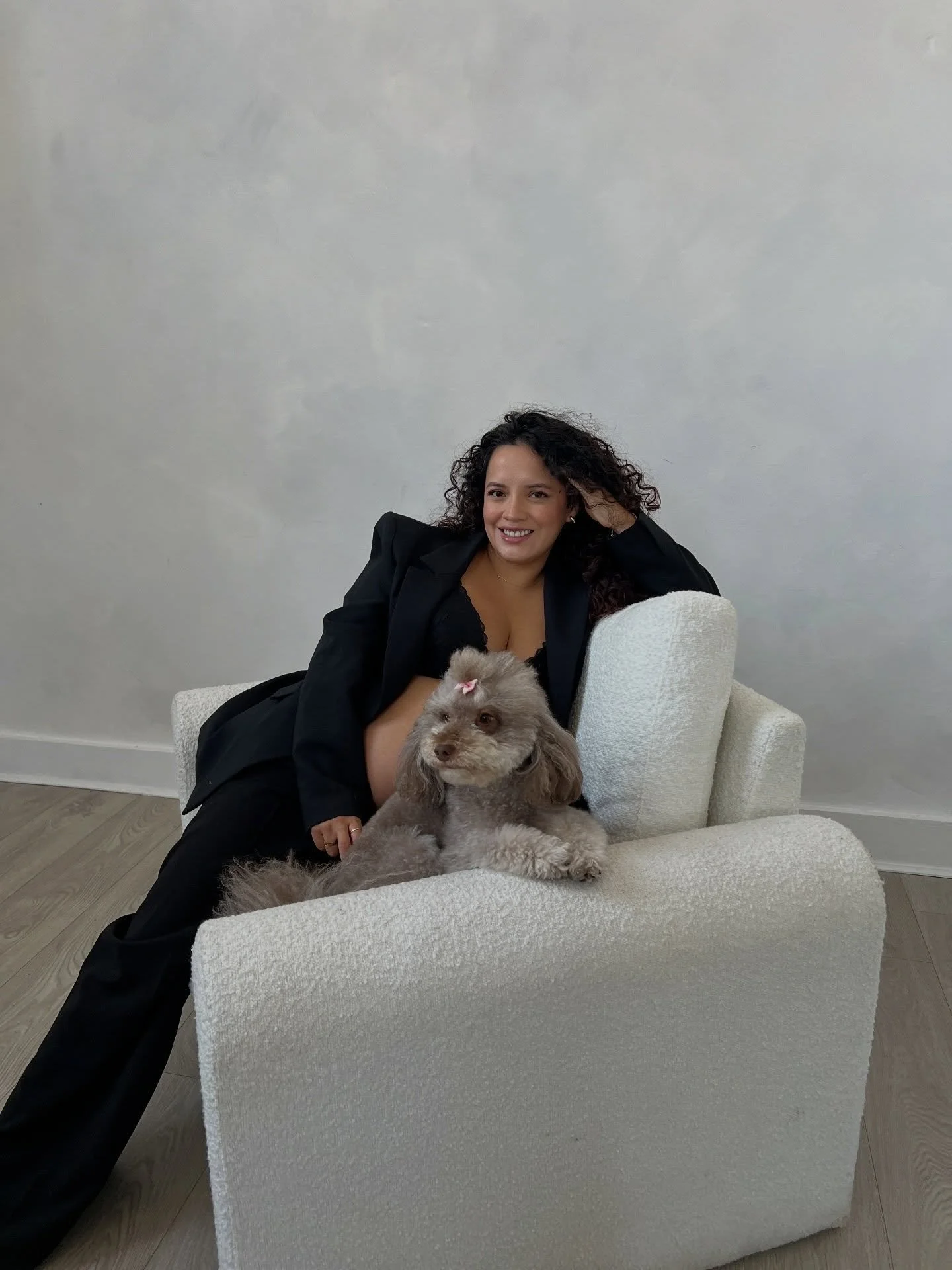 Maternity shoots in Studio 22 with the whole family 🤍🐾

Want to bring your furry friend to your next shoot? Simply let us know ahead of your booking and we can talk you through the process.