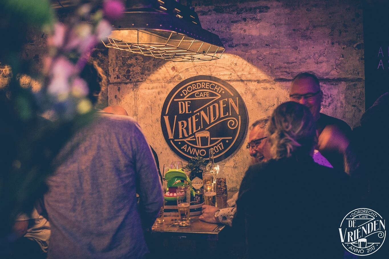 Lieve vrienden van de vrienden,
Wij willen jullie ontzettend bedanken voor jullie aanwezigheid, lieve woorden en cadeaus bij onze opening van afgelopen weekend!👏🏻 
Wij kijken er naar uit nog meer gasten te verwelkomen voor een lekker hapje en drank
