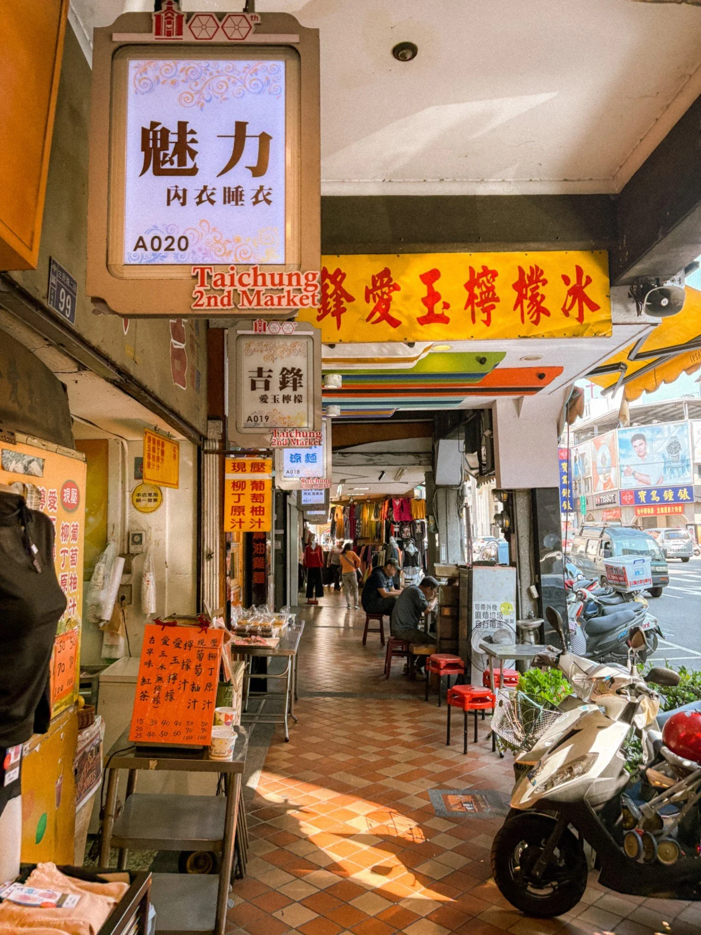 Early mornings at Taiwan&rsquo;s markets are a vibe 🔥

Also, stumbled on the cutest little towel shop selling Totoro-themed goodies straight from Japan! Obviously had to grab matching towels for me and my partner 🥹💛

📍Taichung Second Market
🔗 Fu