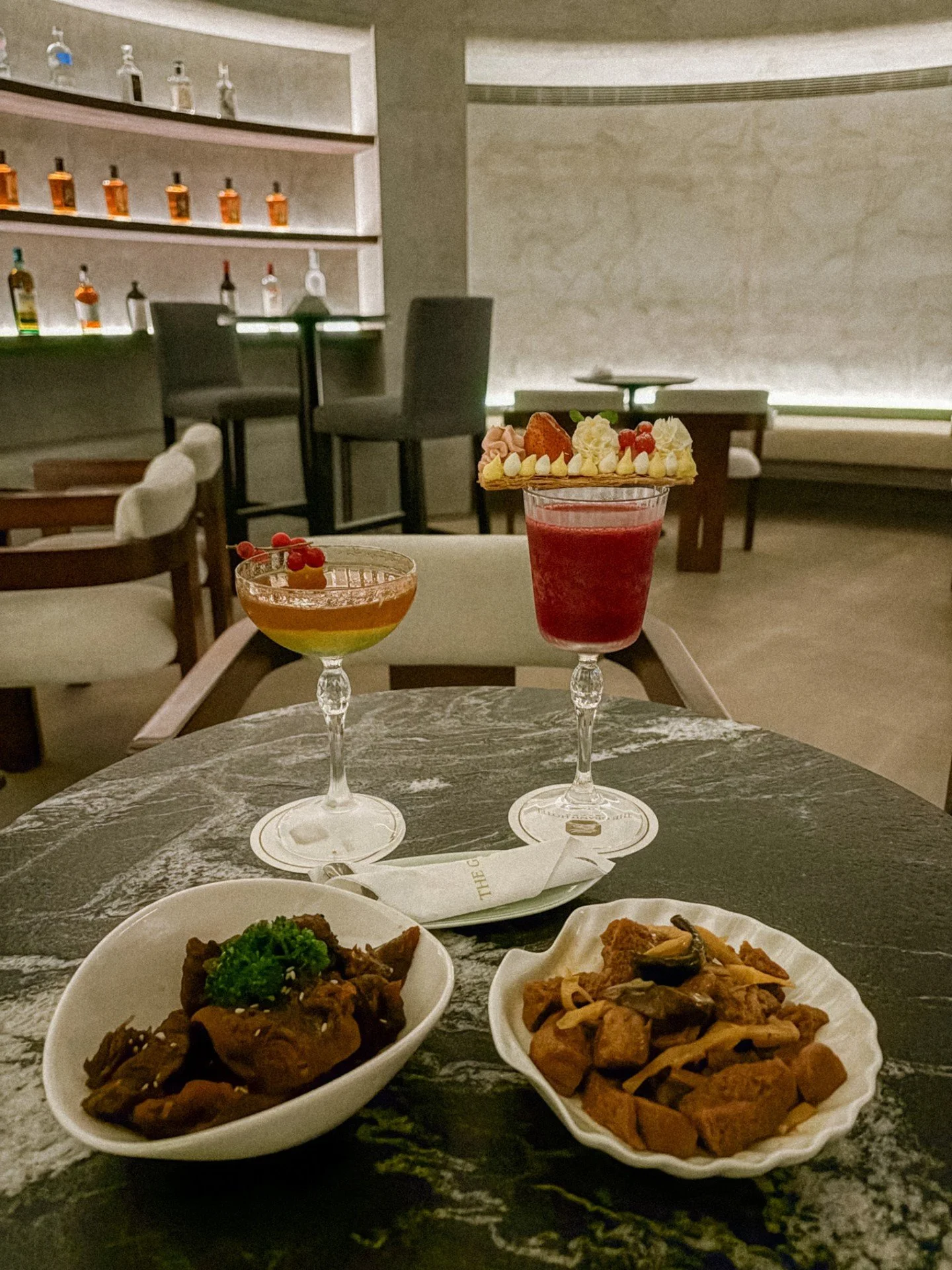 You'd never expect this...

Hidden inside the historic Grand Hotel Taipei lies a speakeasy&mdash; Meet Bar✨ 

Cocktails are crafted as beautifully as the space itself, with a mix of elegance, futurism, and mystery. 🍸

But here&rsquo;s what makes thi