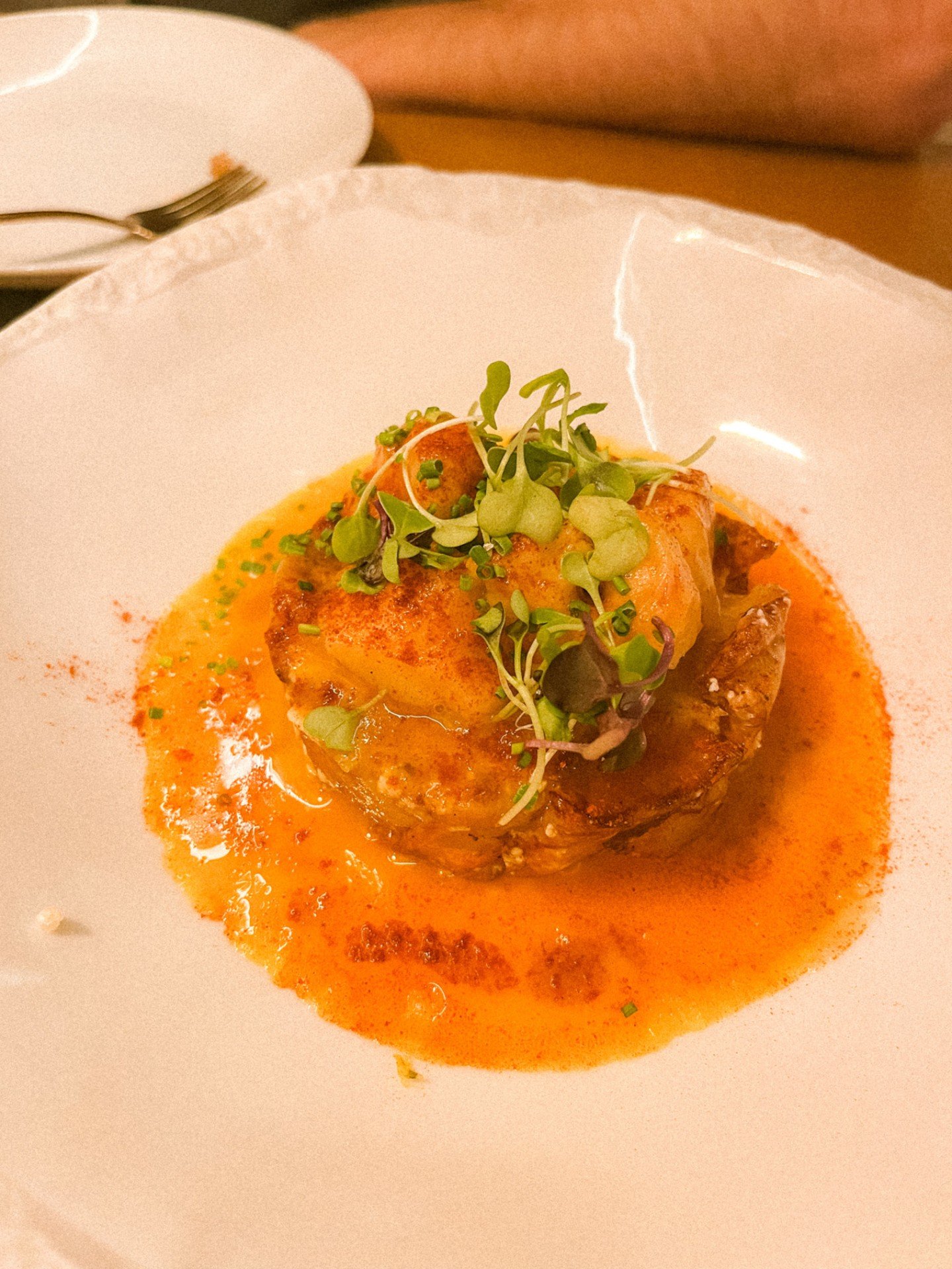 The best hidden gem in Barcelona... 

Warm lights, cozy &amp; intimate vibes, with incredible mouth-watering dishes that gets you hooked. 

🔗 Link in bio if you want the full story + travel tips for Barcelona!

#BarcelonaFoodie #Cibulet #Gr&agrave;c