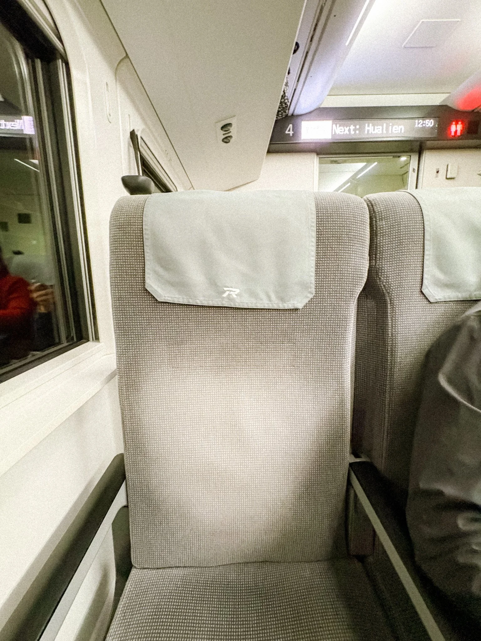 Taiwan Railway - economy reserved chair.jpg