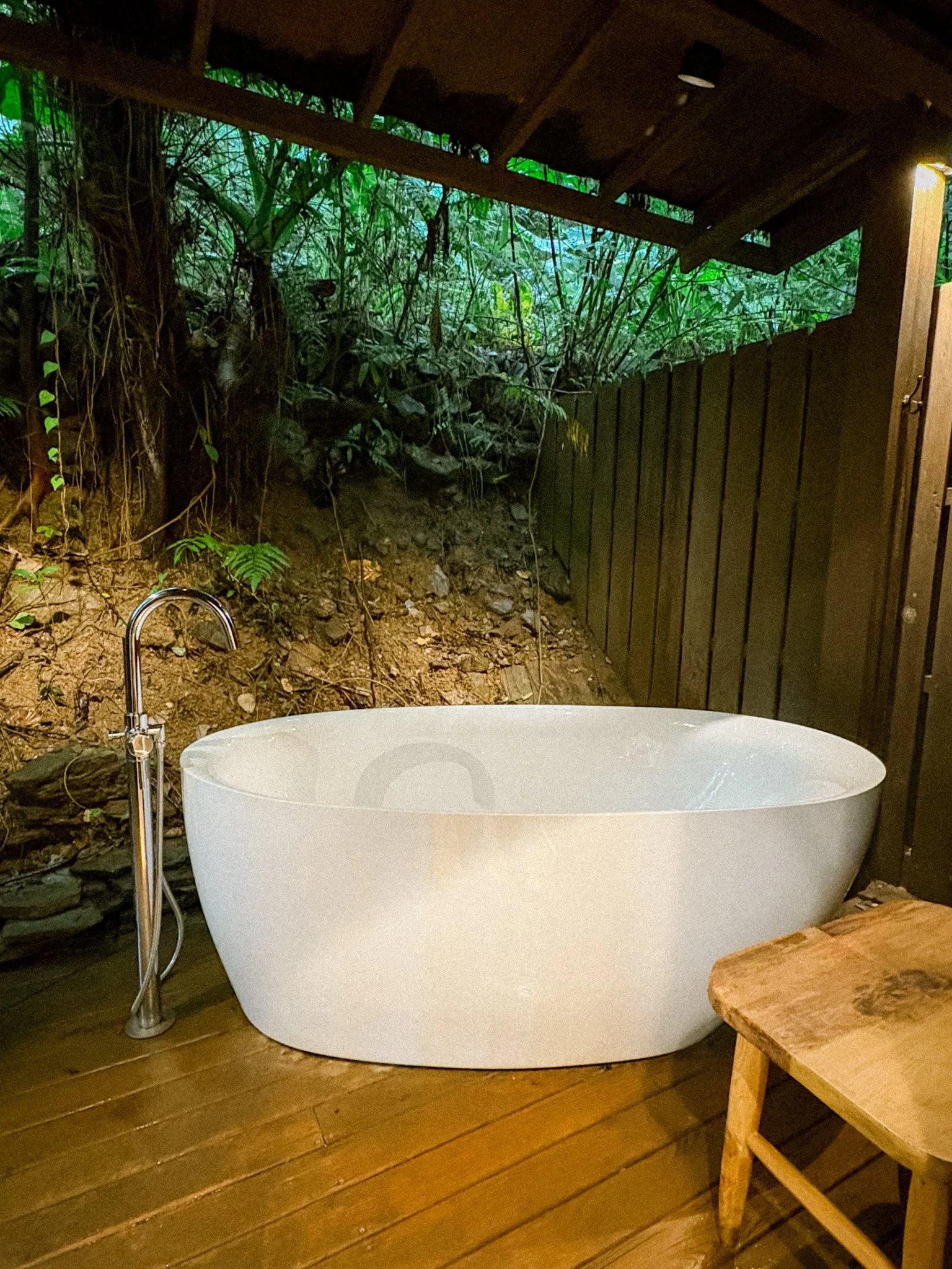 outdoor bathtub