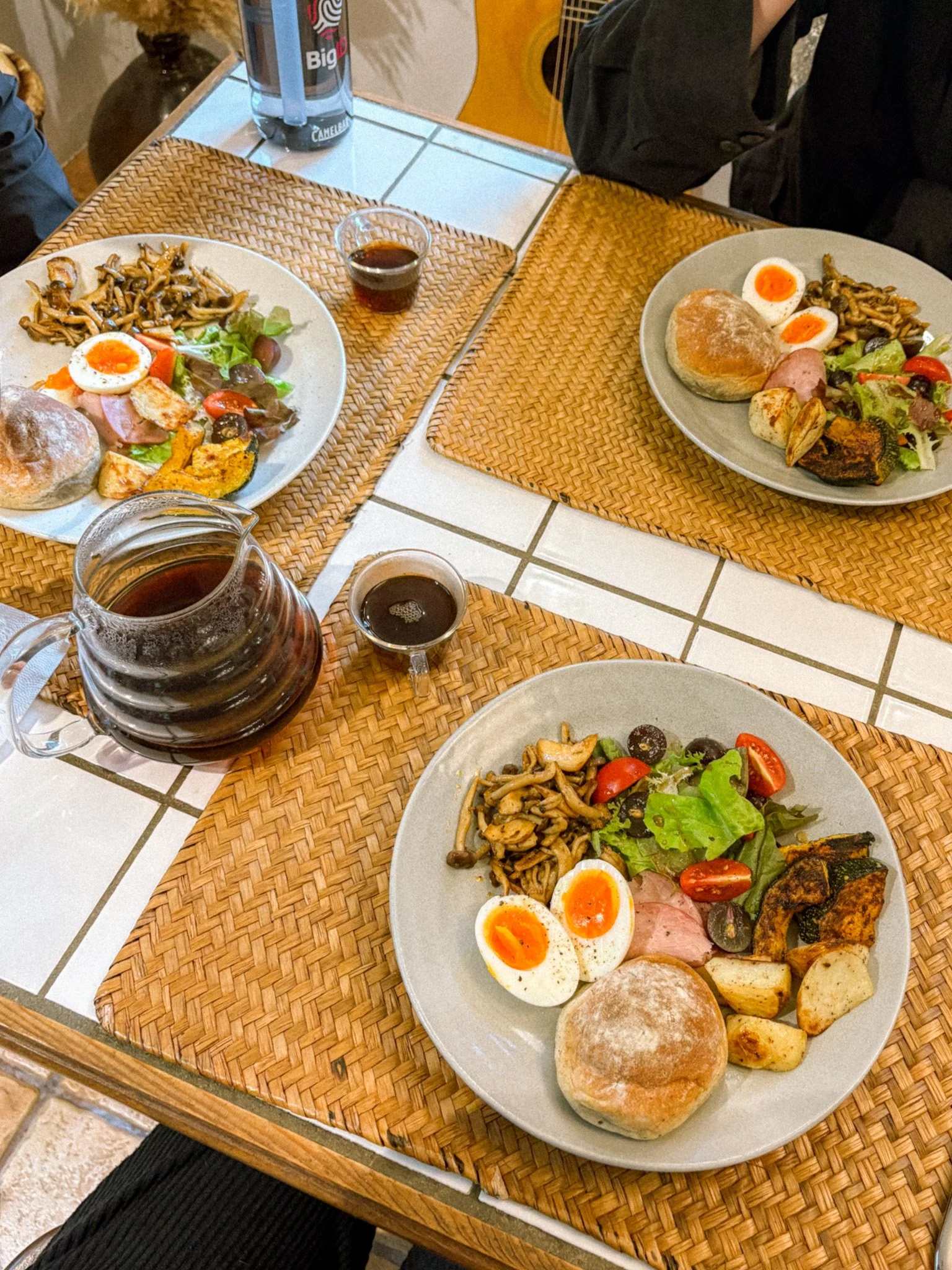 Deep Breath B&B - communal living area - breakfast.jpg