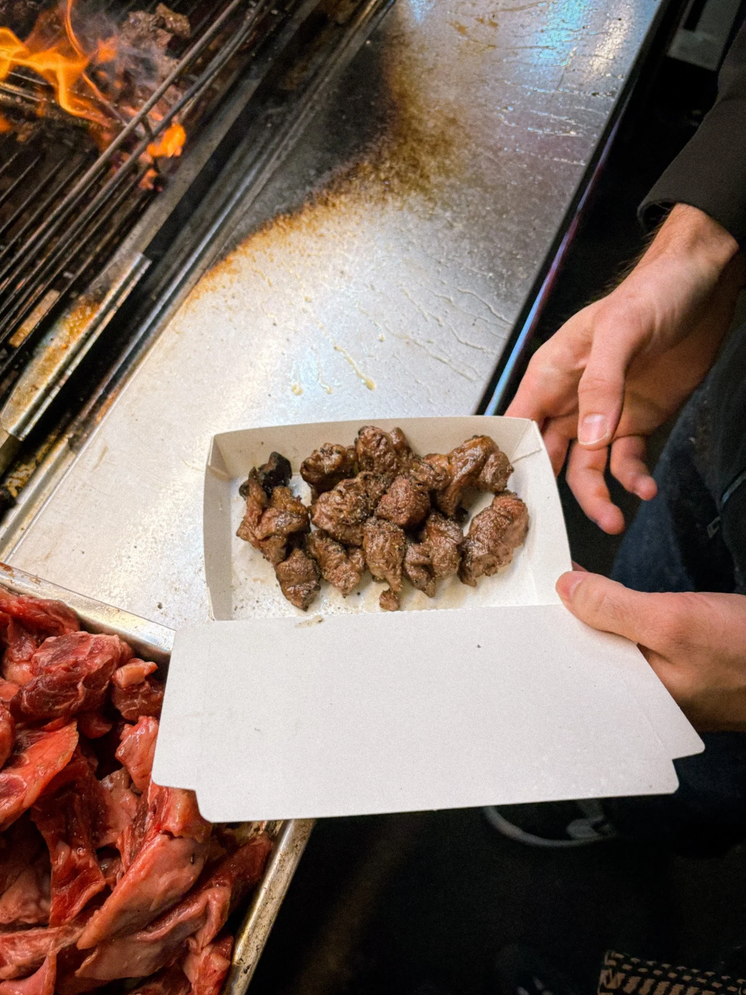 Raohe Night Market - flame-grilled beef 3.jpg