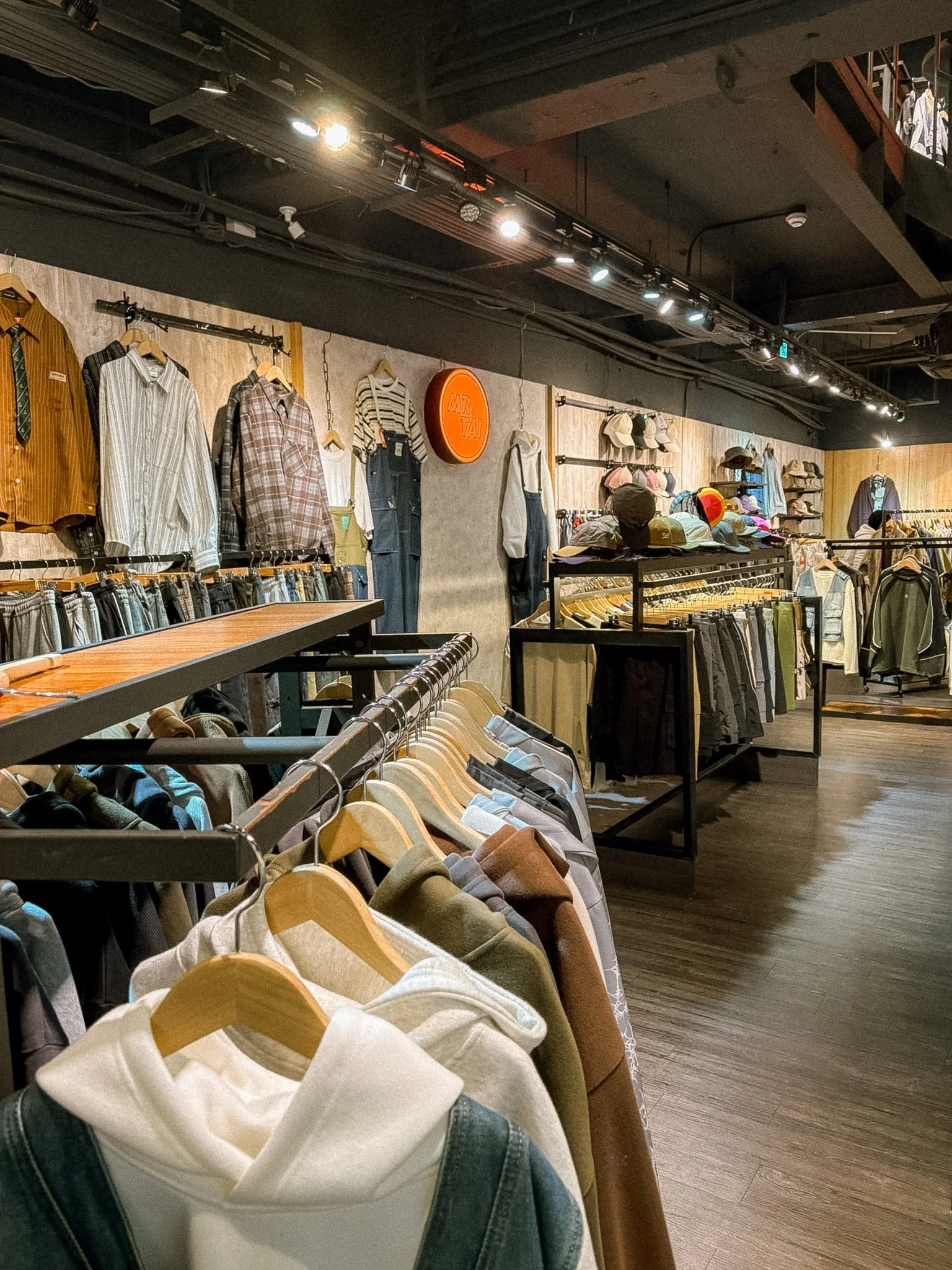 Shilin Night Market Taipei - clothing store.jpg