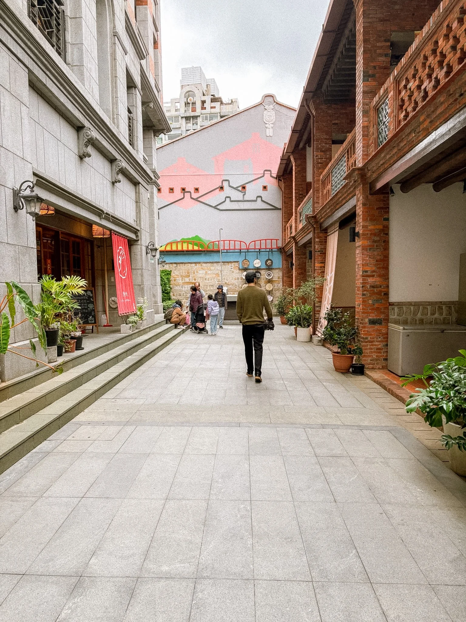 Dihua Street Taipei - Ten Buildings inner.jpg