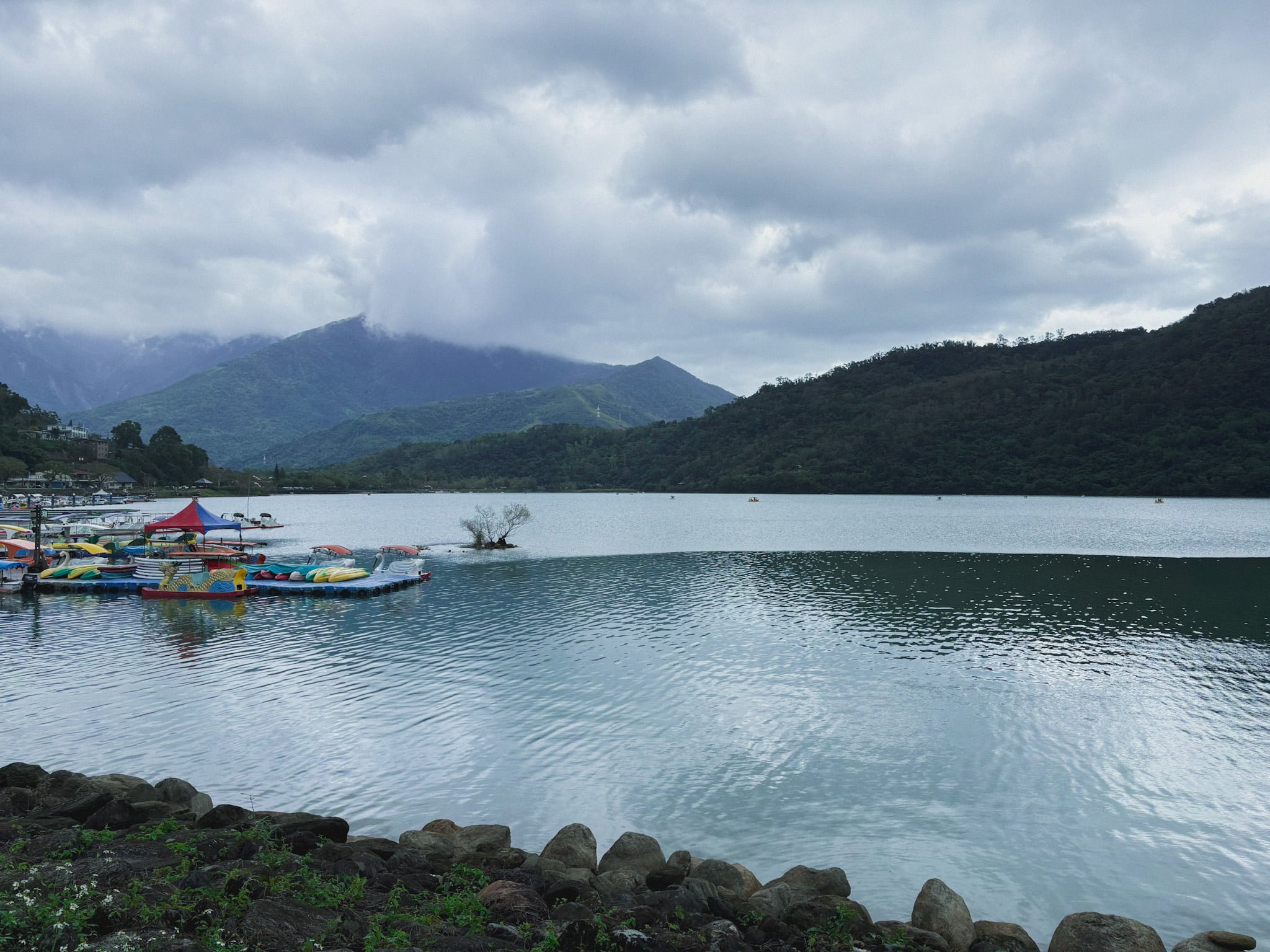 Liyu Lake Hualien.jpg