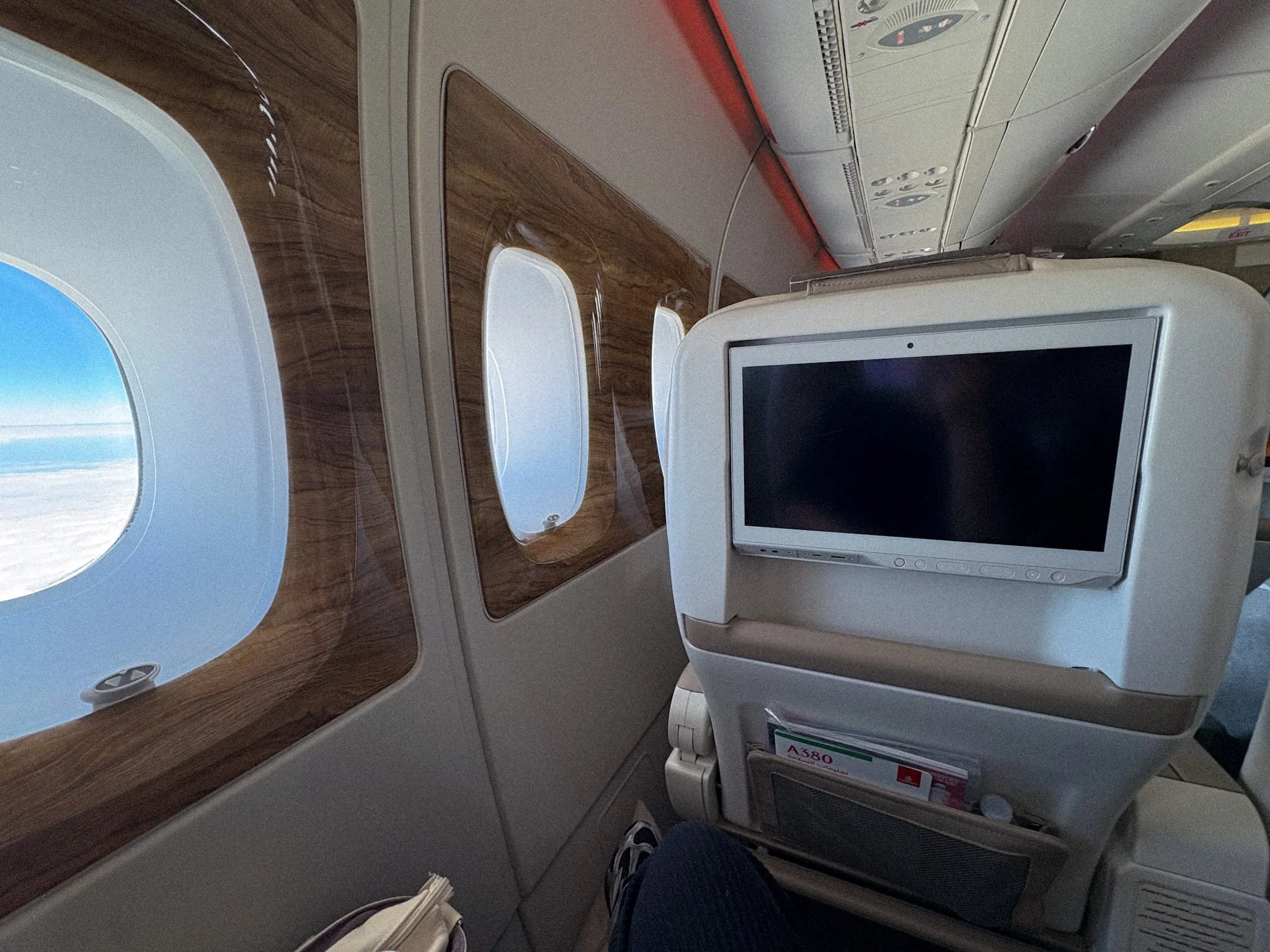 Emirates Premium Economy - seat and window gap.jpg