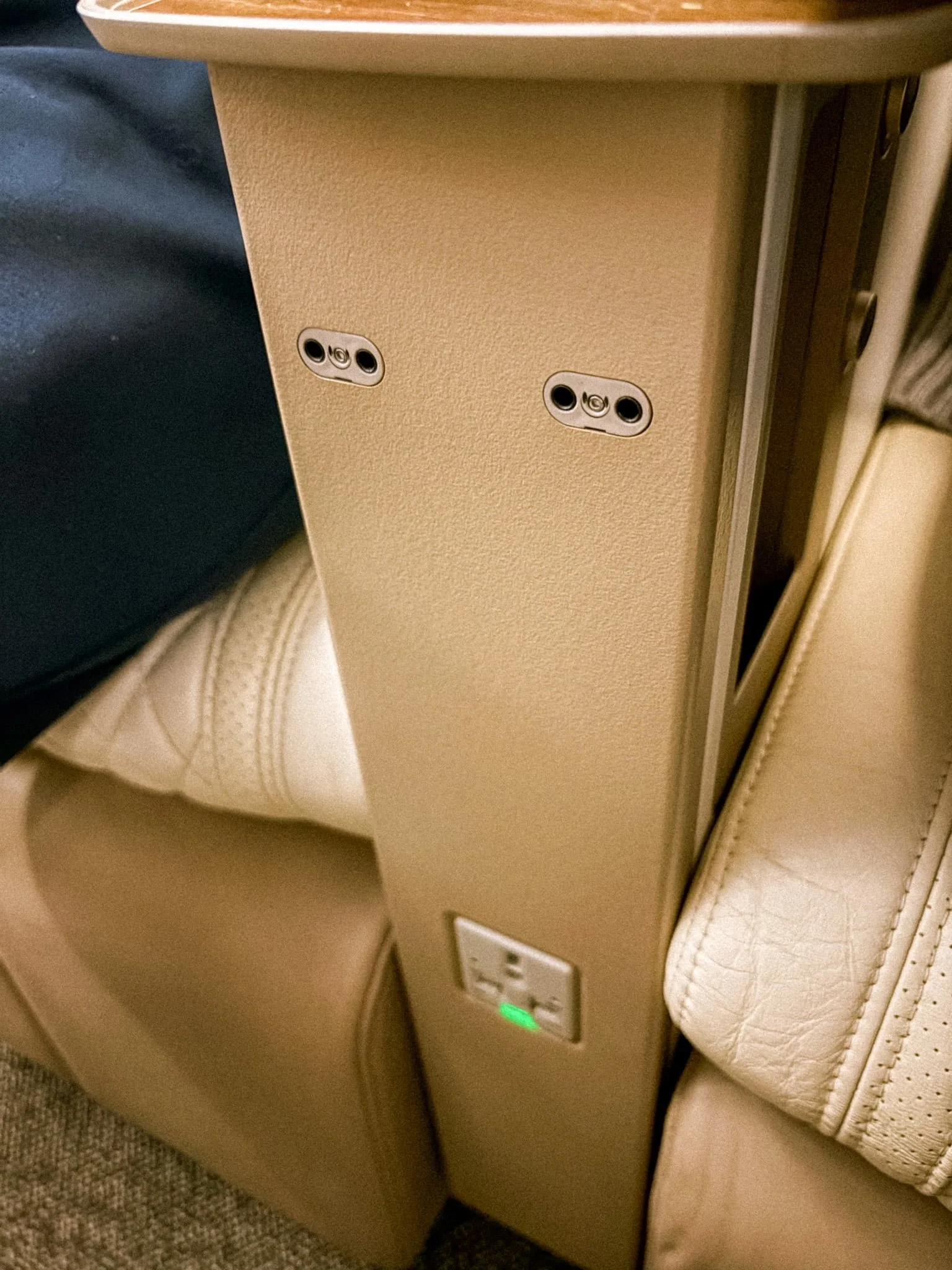 Emirates Premium Economy - port and charger.jpg