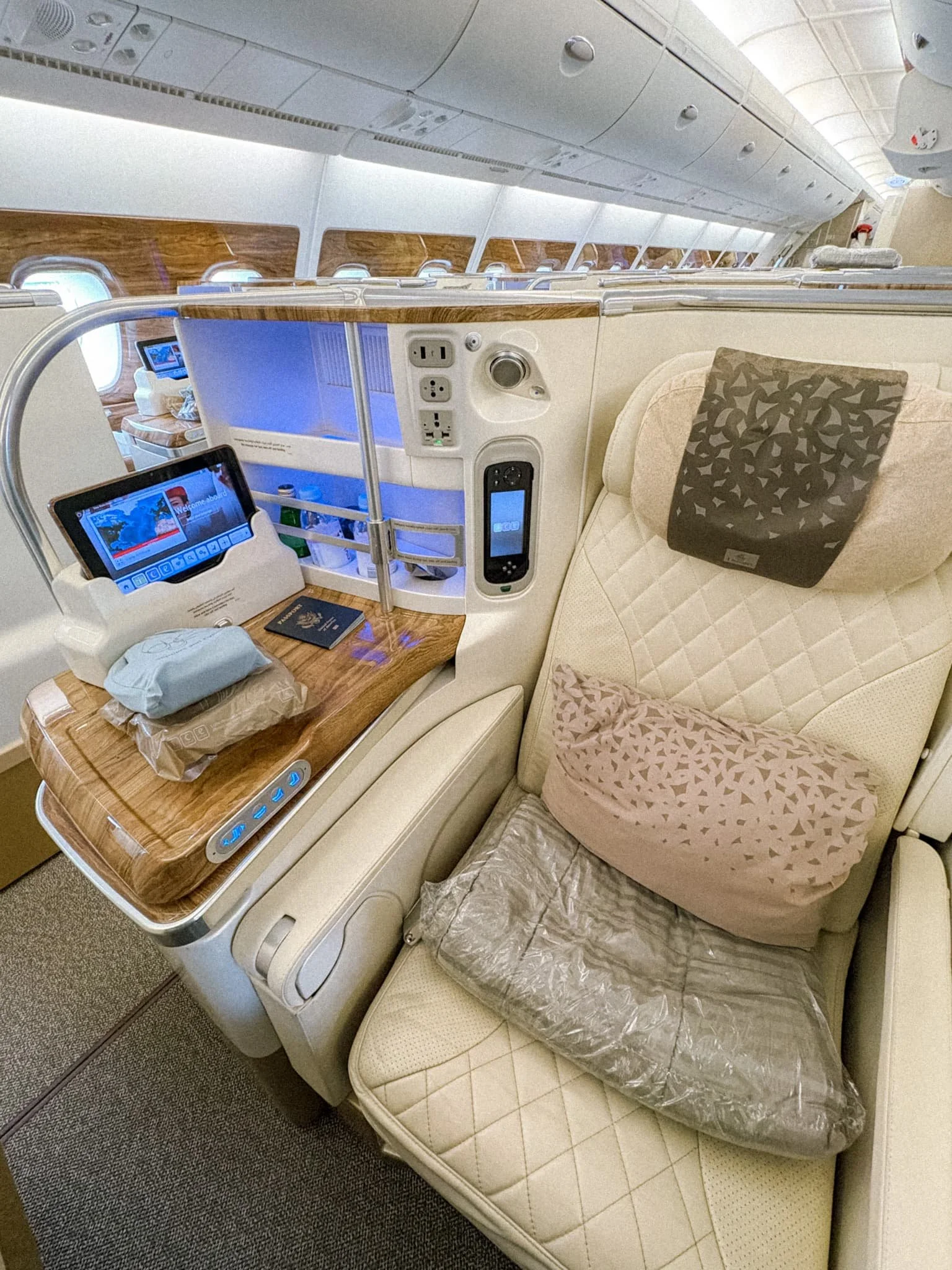 Emirates Business A380 - middle seat.jpg