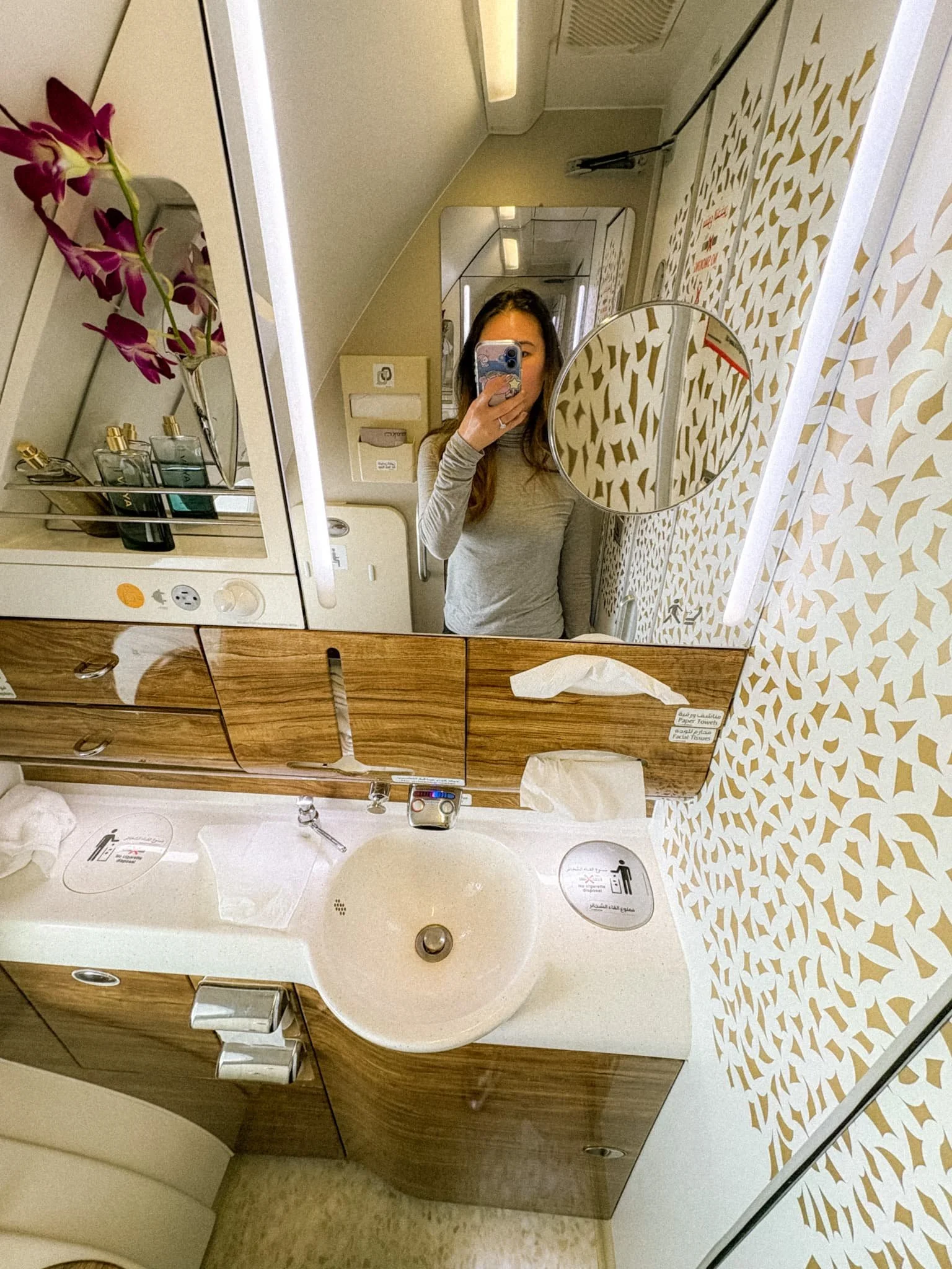Emirates Business A380 - bathroom sink.jpg