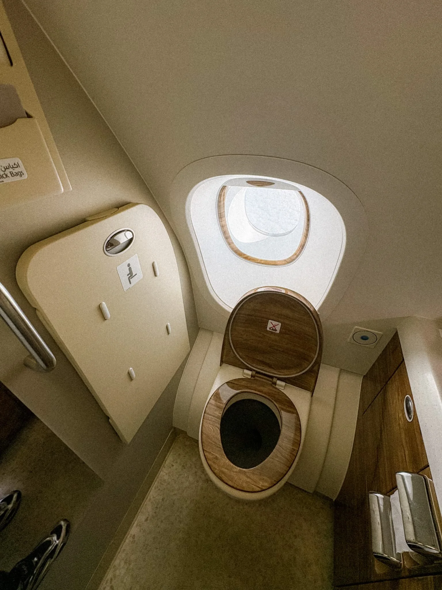 Emirates Business A380 - toilet seat.jpg