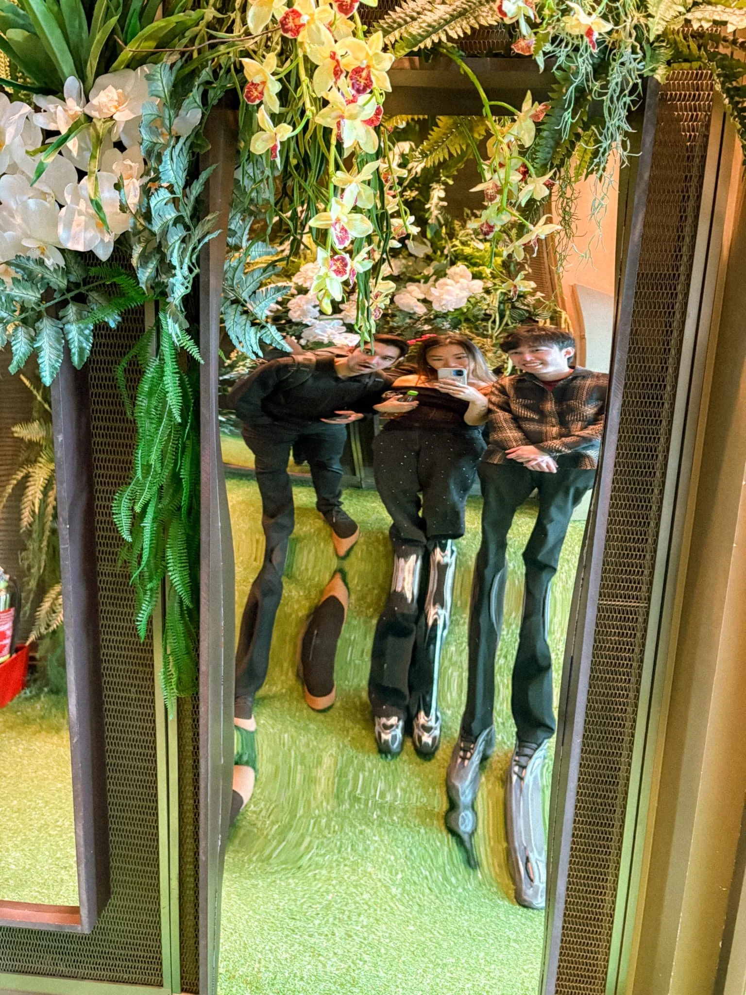 Taipei 101 - funny mirror.jpg