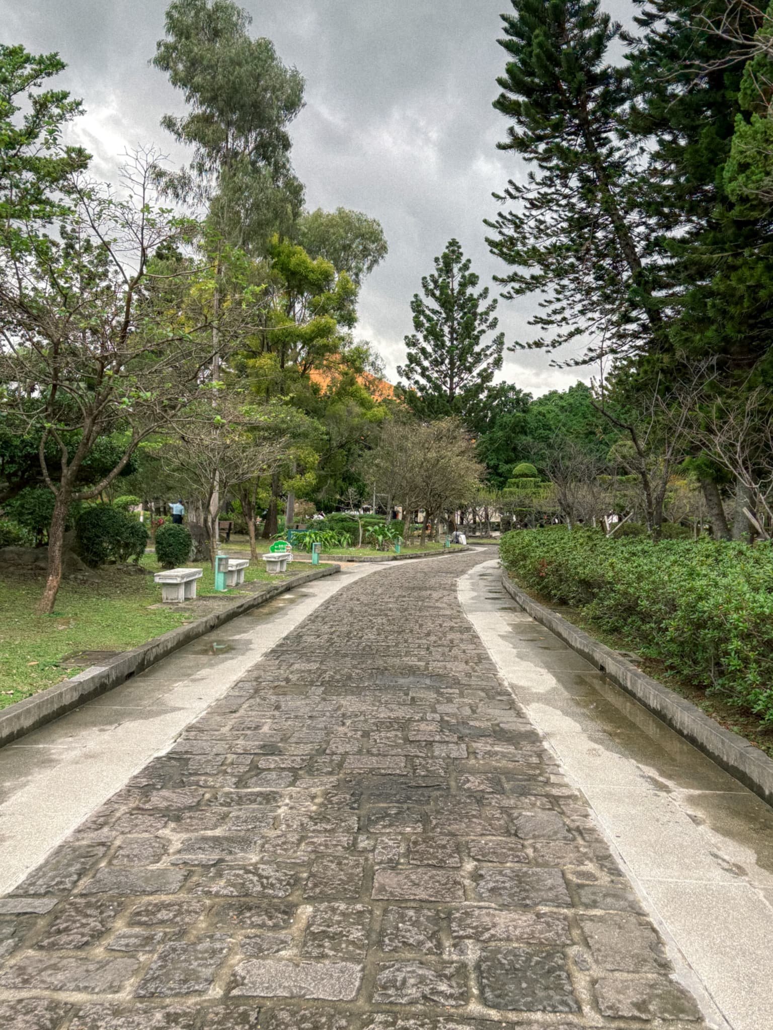 Chiang Kai Shek Memorial Hall - garden.jpg