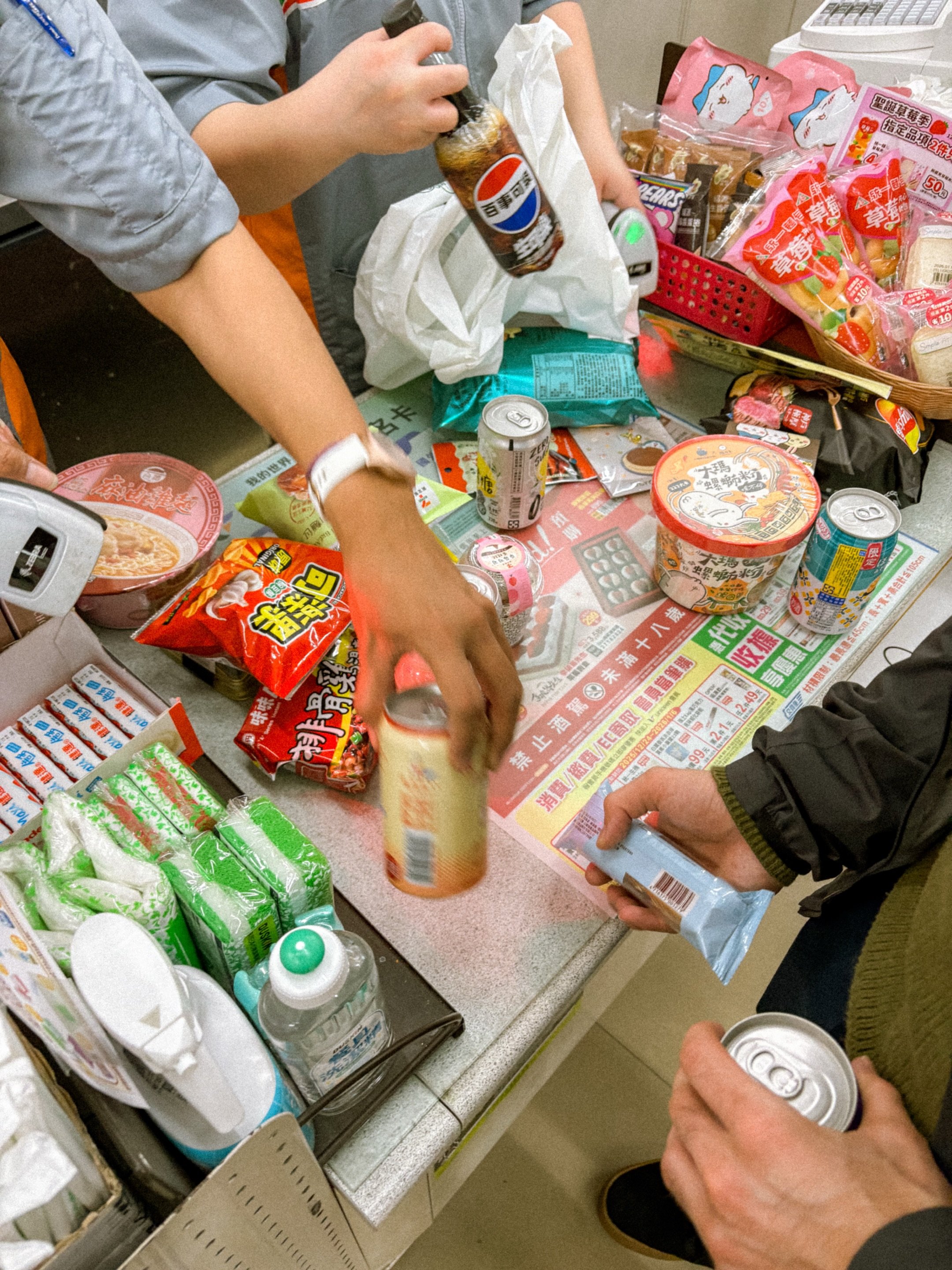 🏪 Taiwan&rsquo;s convenience stores aren&rsquo;t your average convenience stores&hellip; 

You can pay your bills, print train tickets, call a taxi, grab tap beer (yes, tap beer!), and find snacks you&rsquo;ll genuinely miss when you leave.

#711 #F