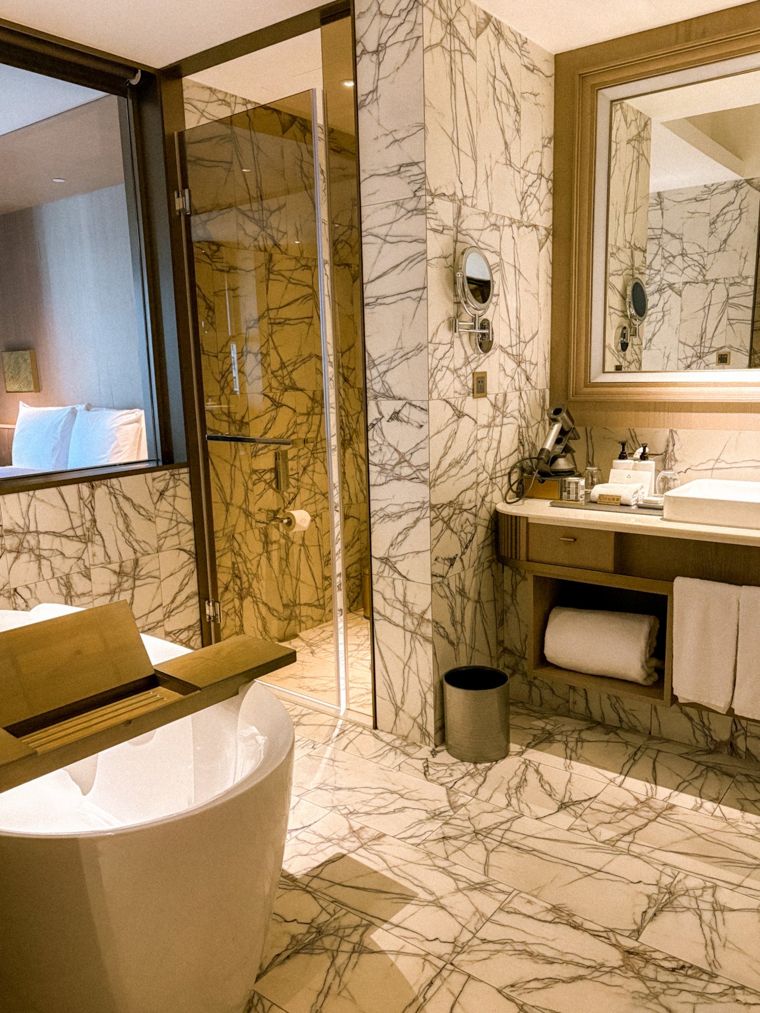 InterContinental Kaohsiung - bathroom.jpg