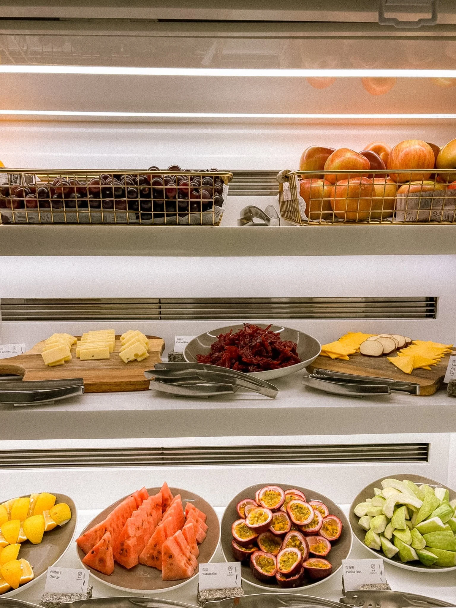 InterContinental Kaohsiung - buffet fruit.jpg
