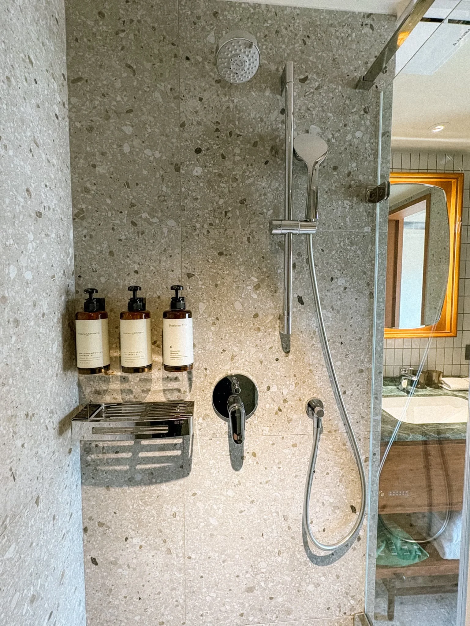 Provintia Hotel Tainan - bathroom amenities.jpg