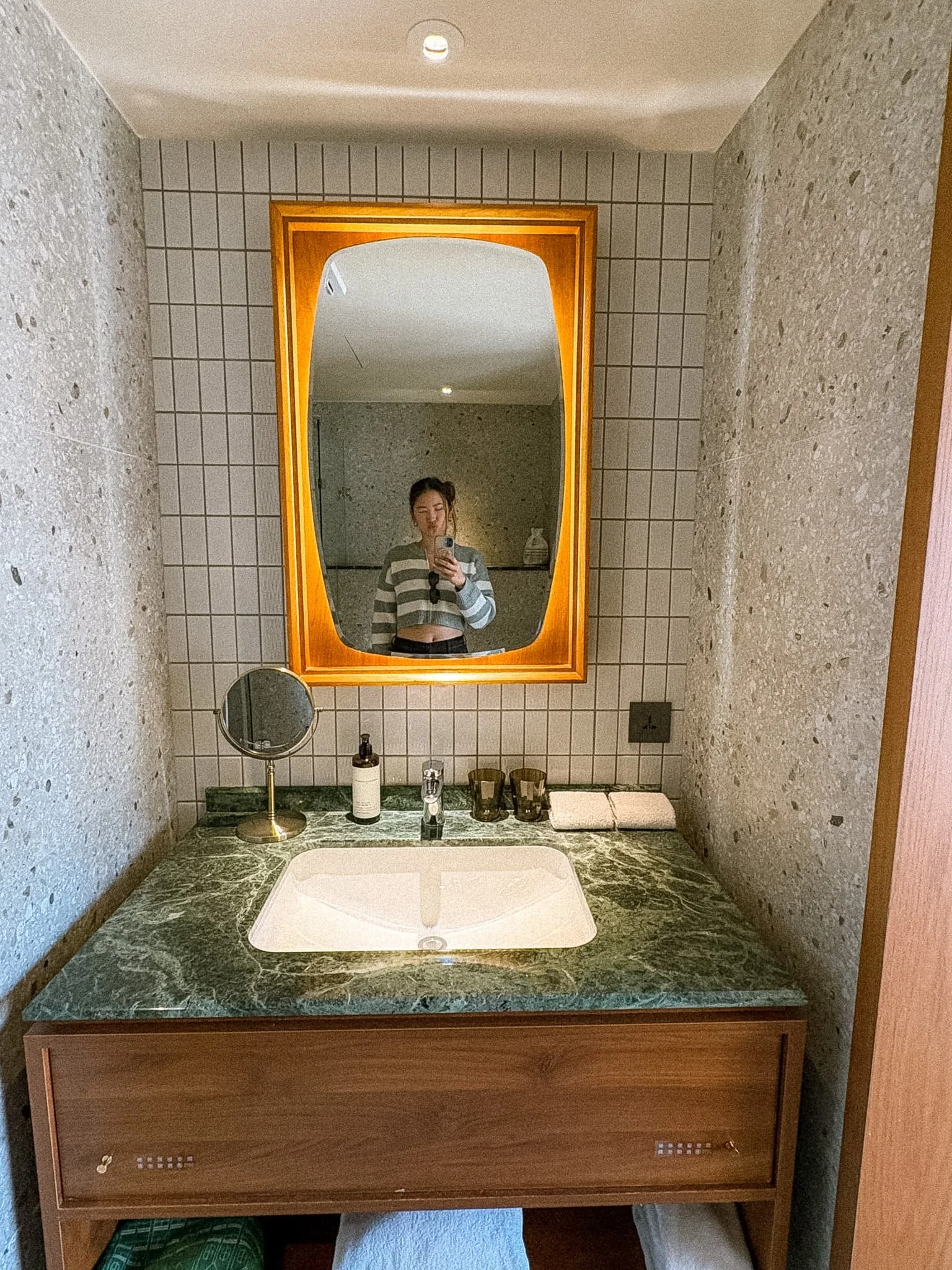 Provintia Hotel Tainan - bathroom mirror Melinda.jpg