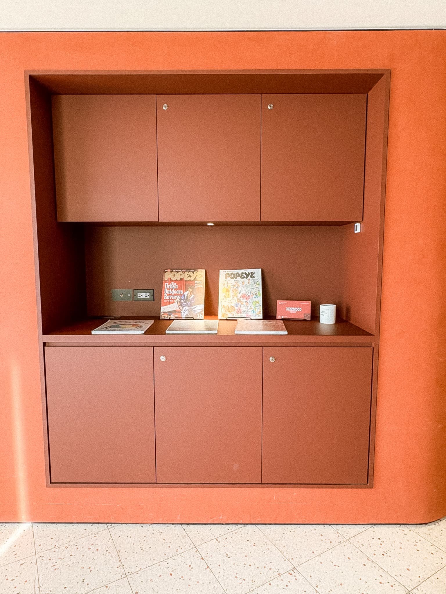 Provintia Hotel Tainan - shelf with magazines.jpg