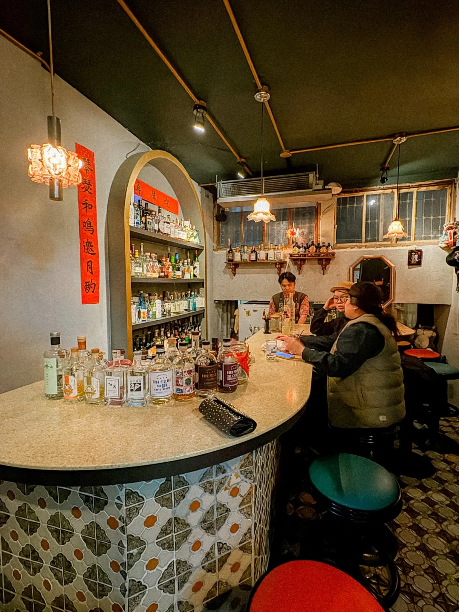 Tainan bars - Find Gin Bar 尋琴記 interior.jpg